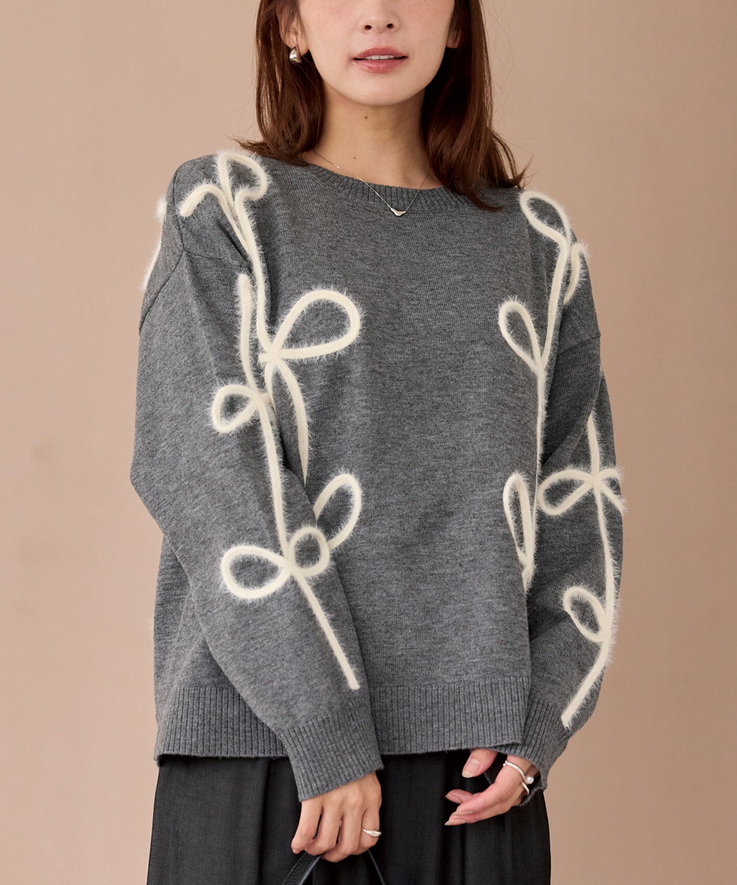 フェザーリボンコード刺繍ニット