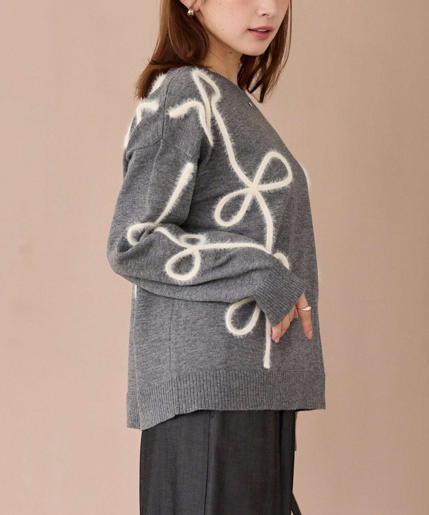 フェザーリボンコード刺繍ニット