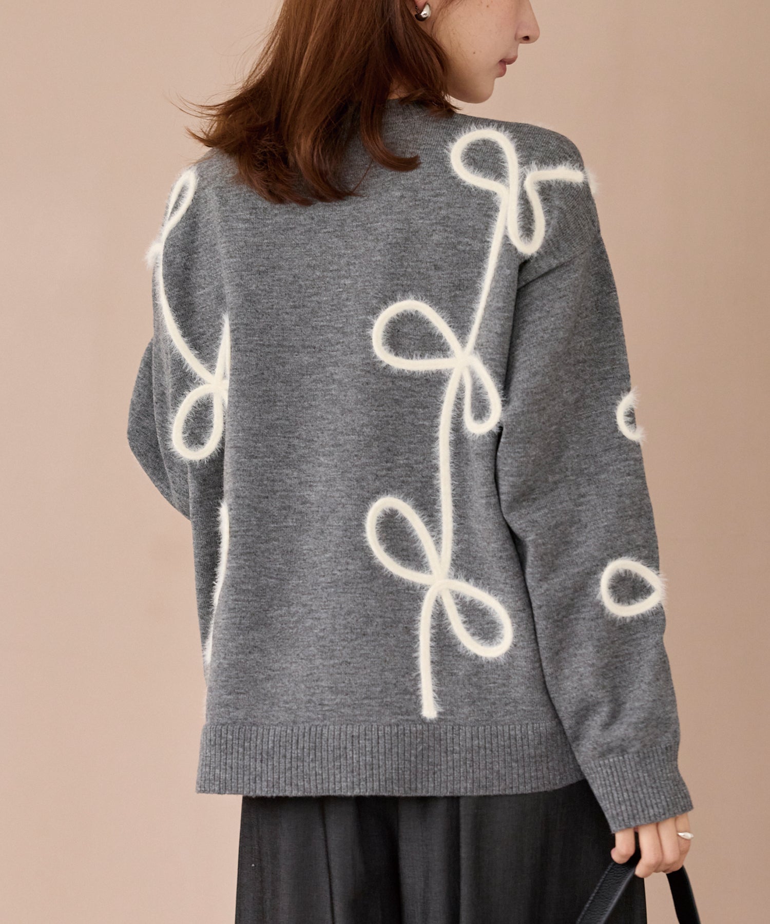 フェザーリボンコード刺繍ニット