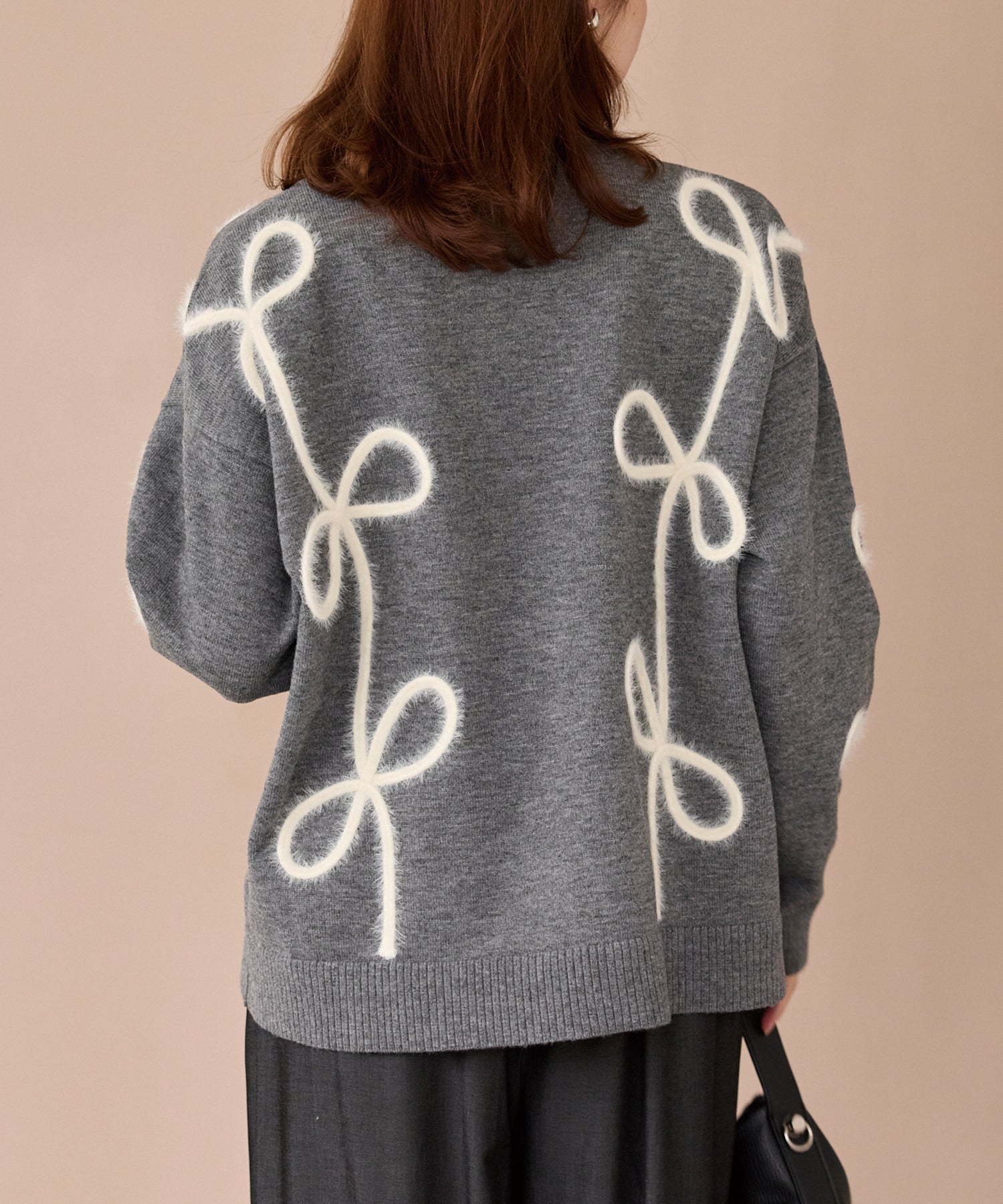 フェザーリボンコード刺繍ニット