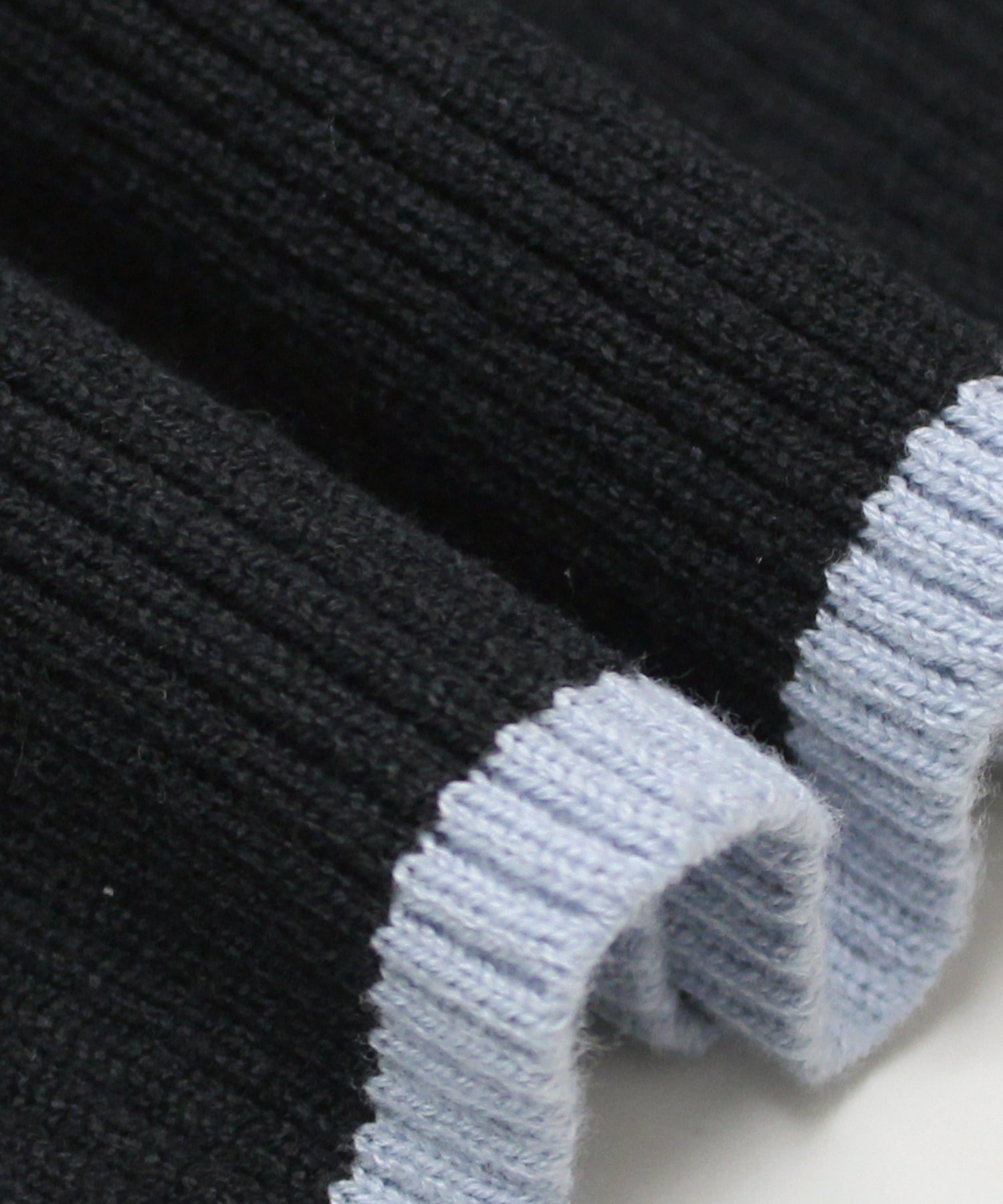 ブラック：スカート