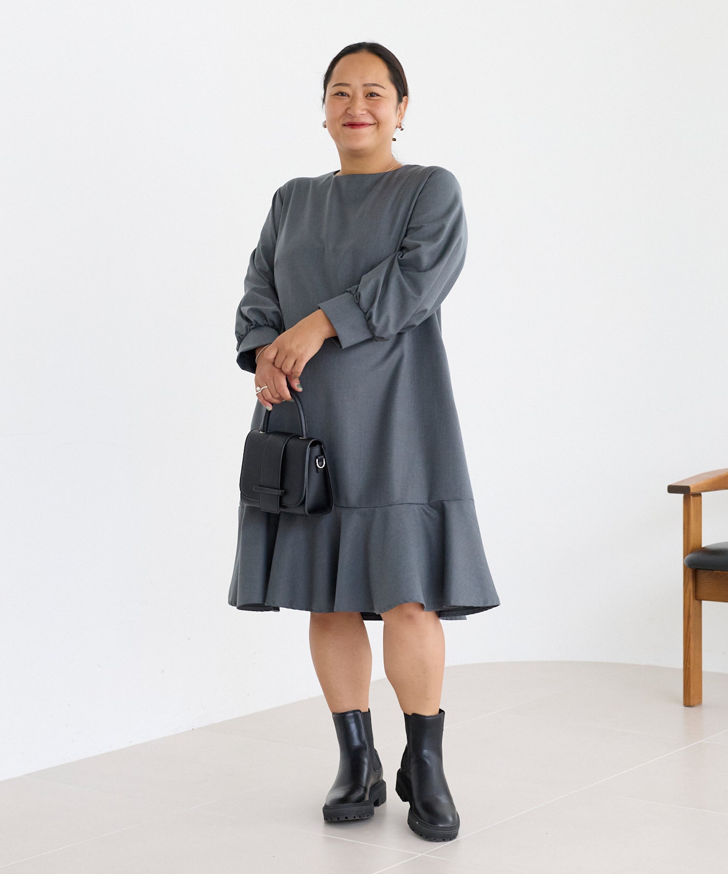 フレアミディワンピ