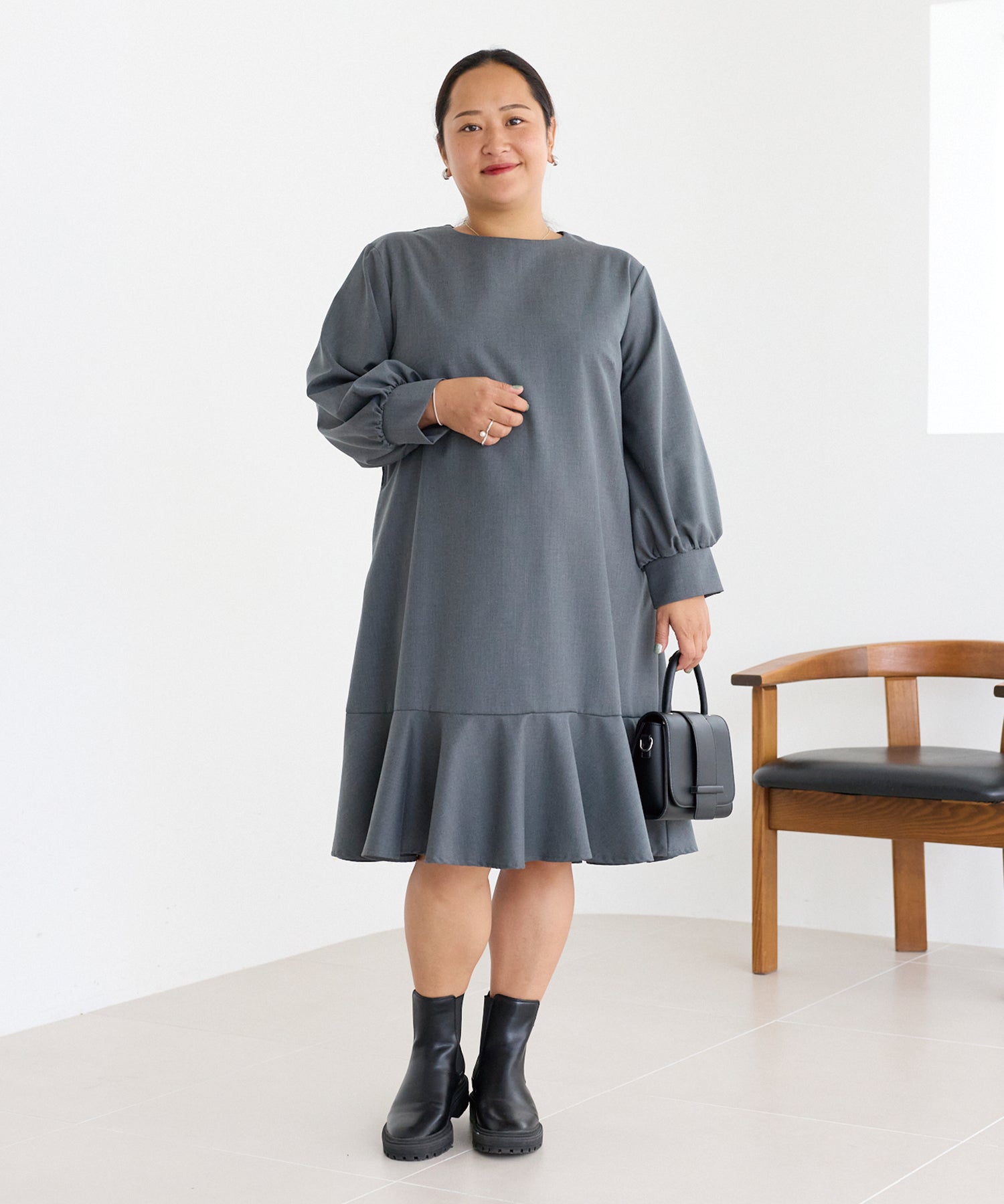 フレアミディワンピ