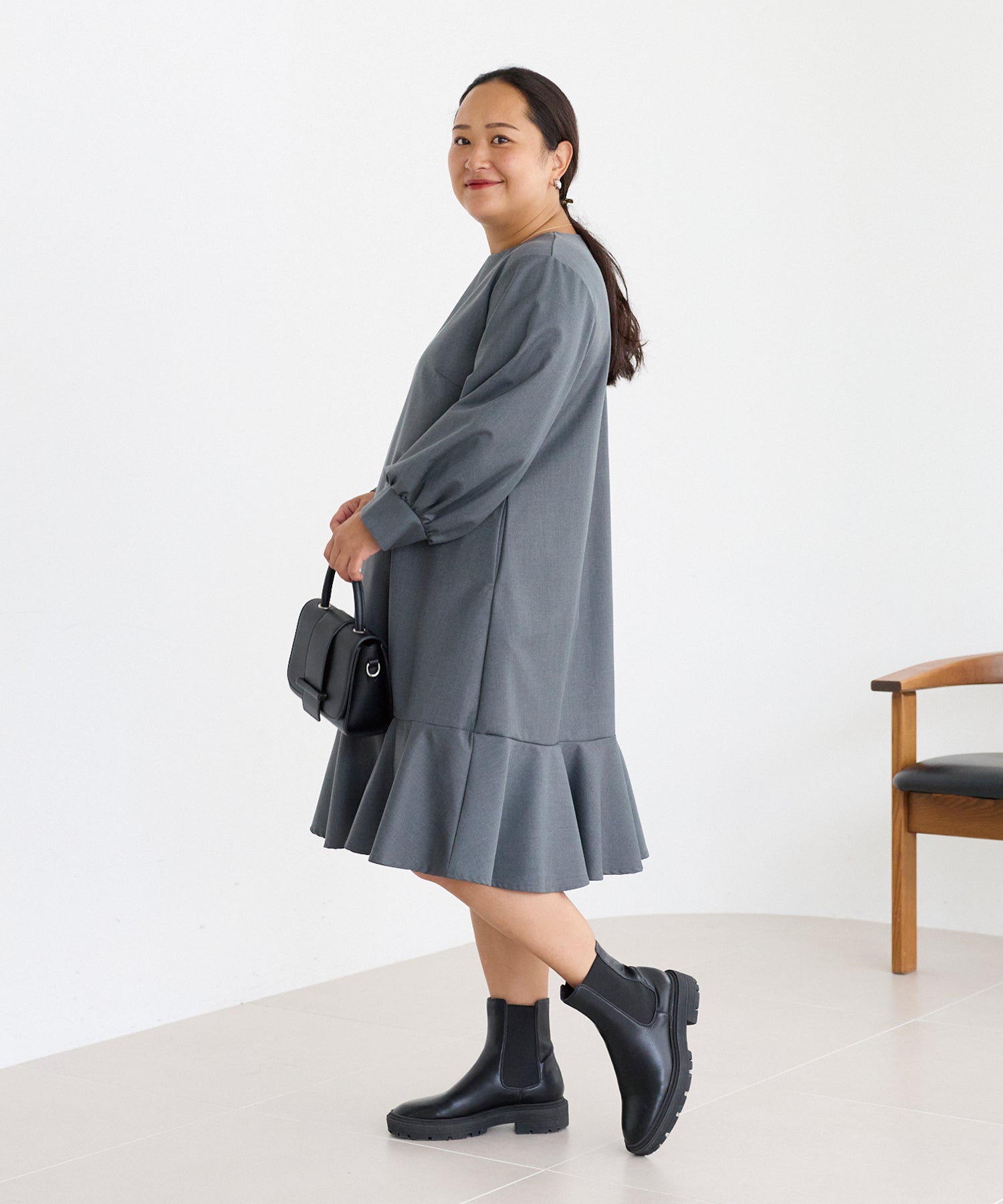 フレアミディワンピ