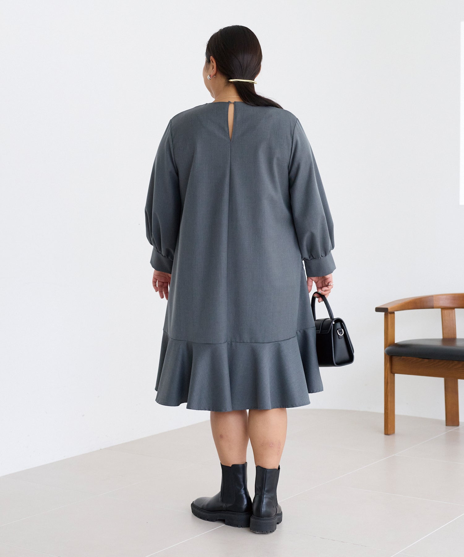 フレアミディワンピ