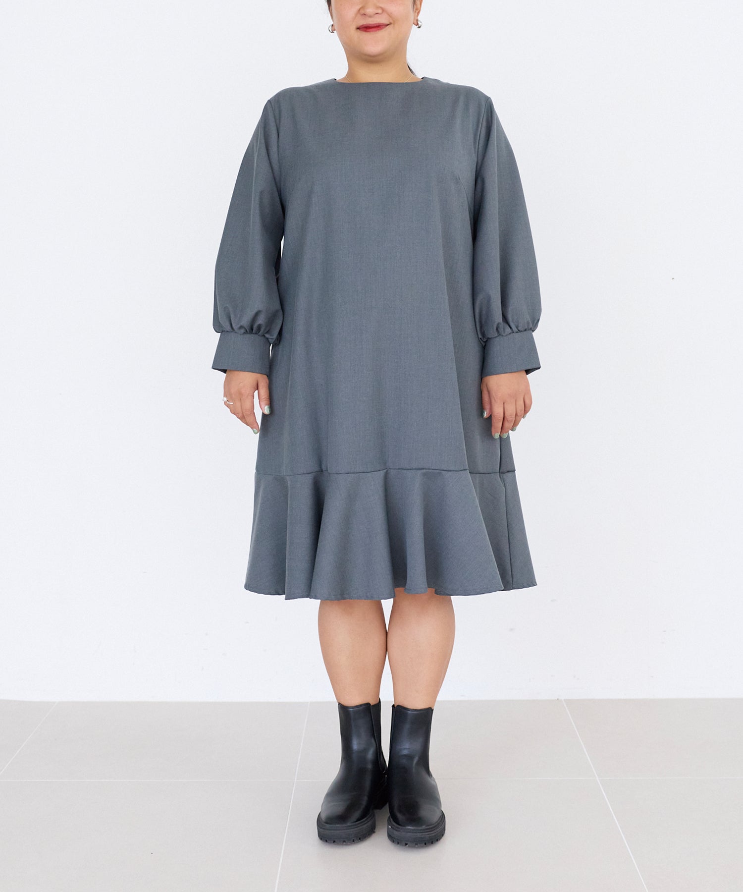 フレアミディワンピ