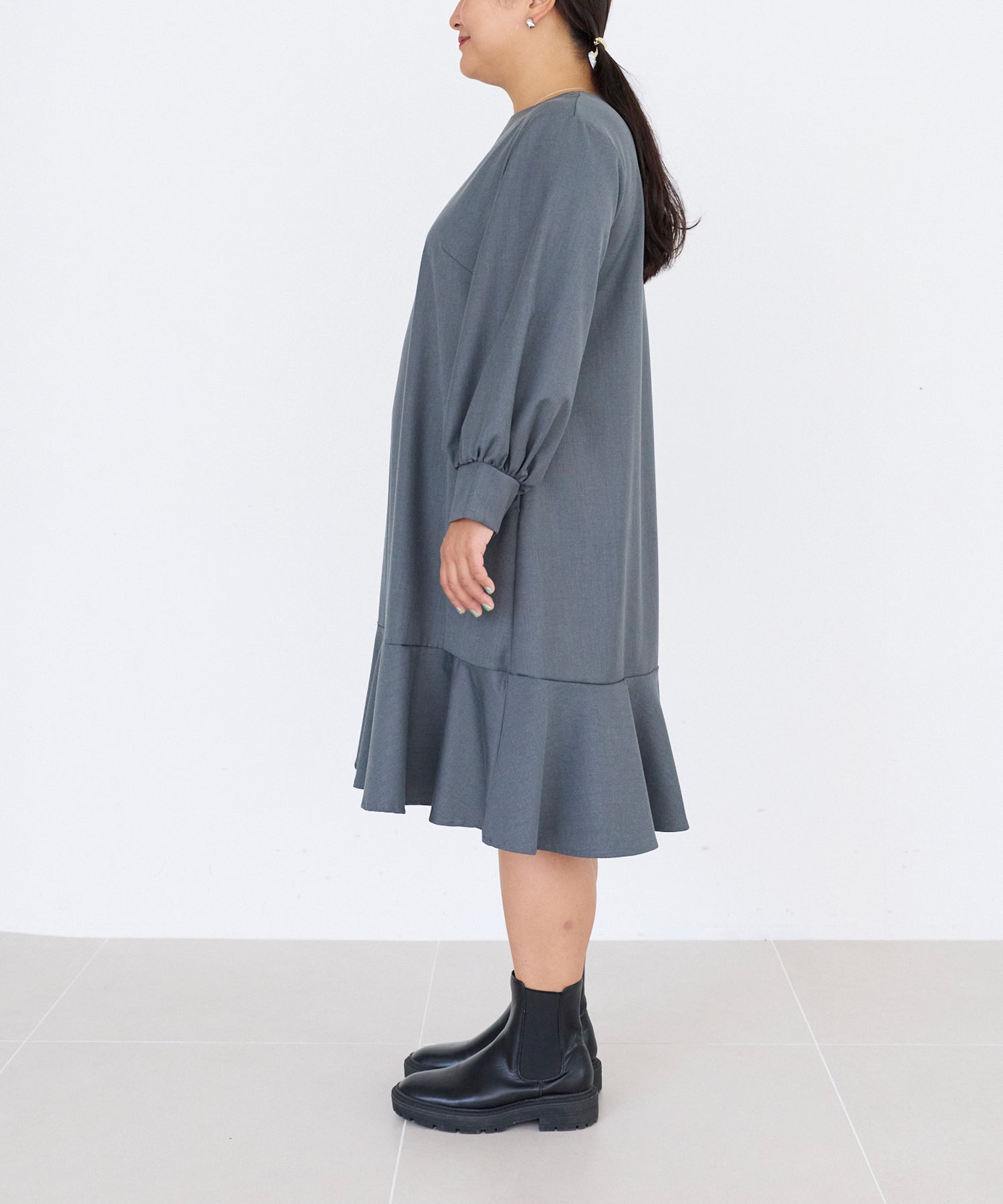 フレアミディワンピ