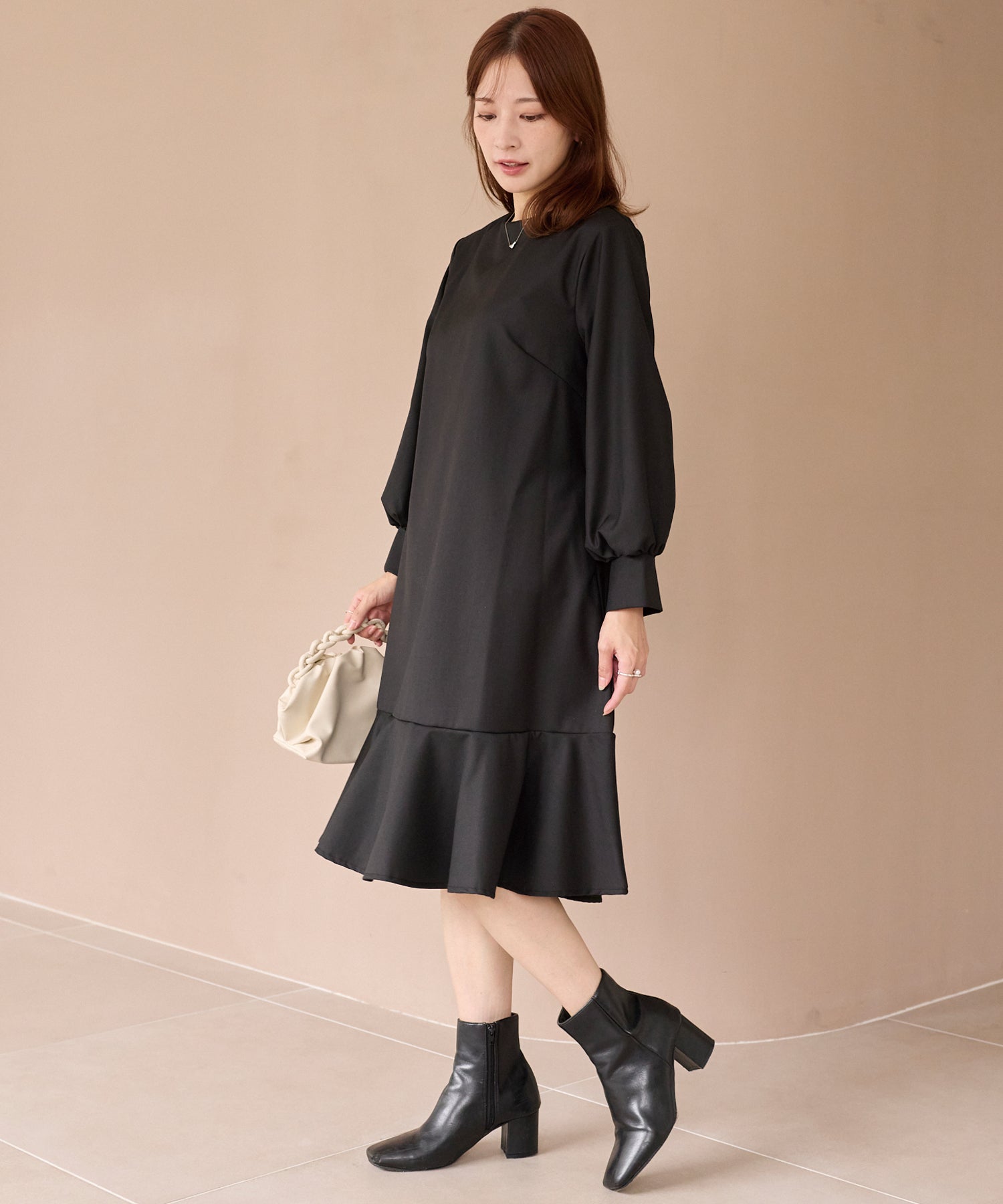 フレアミディワンピ