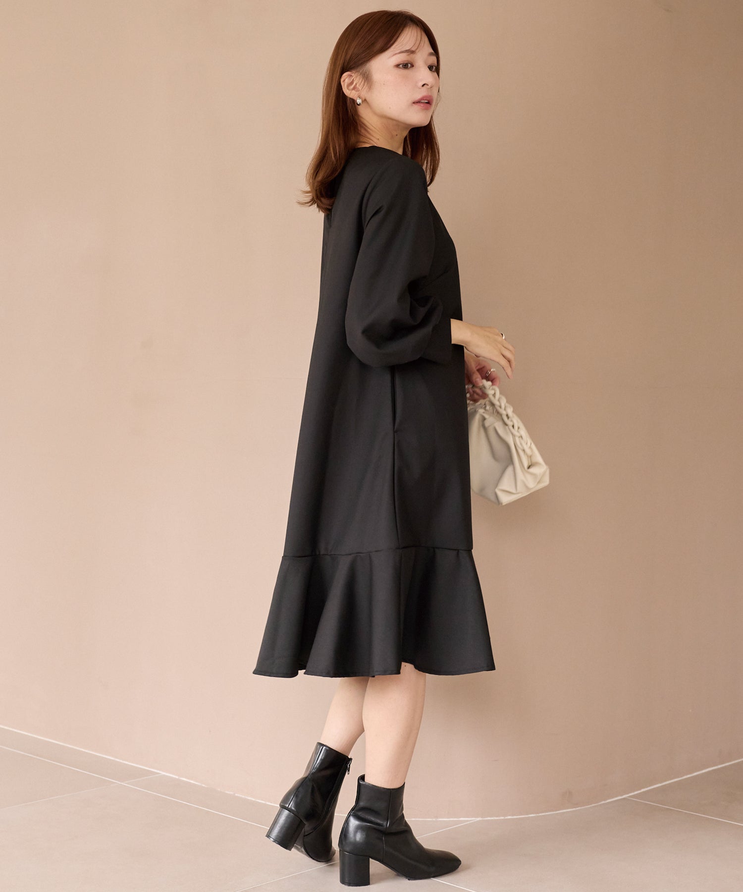 フレアミディワンピ