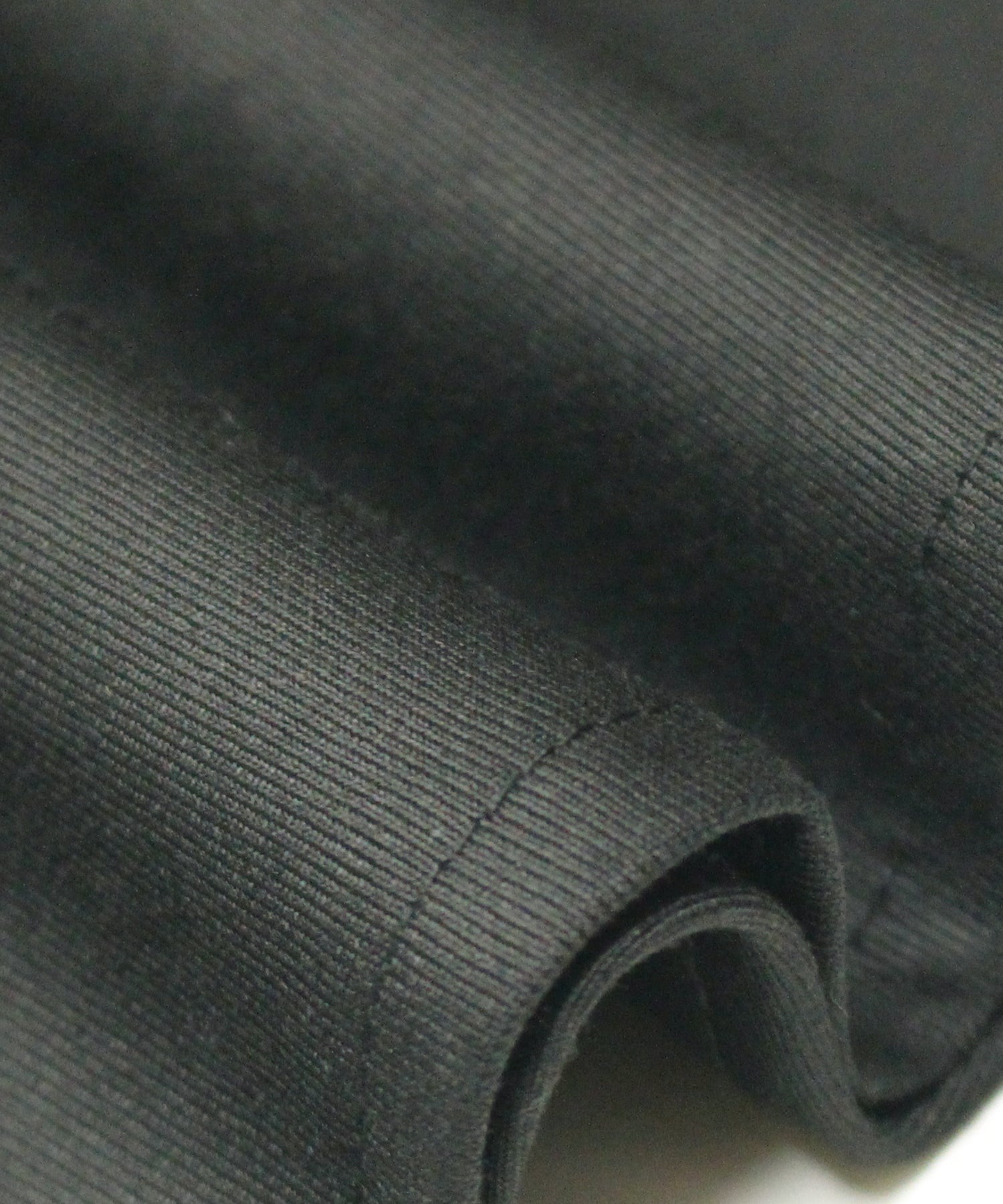 チャコールグレー