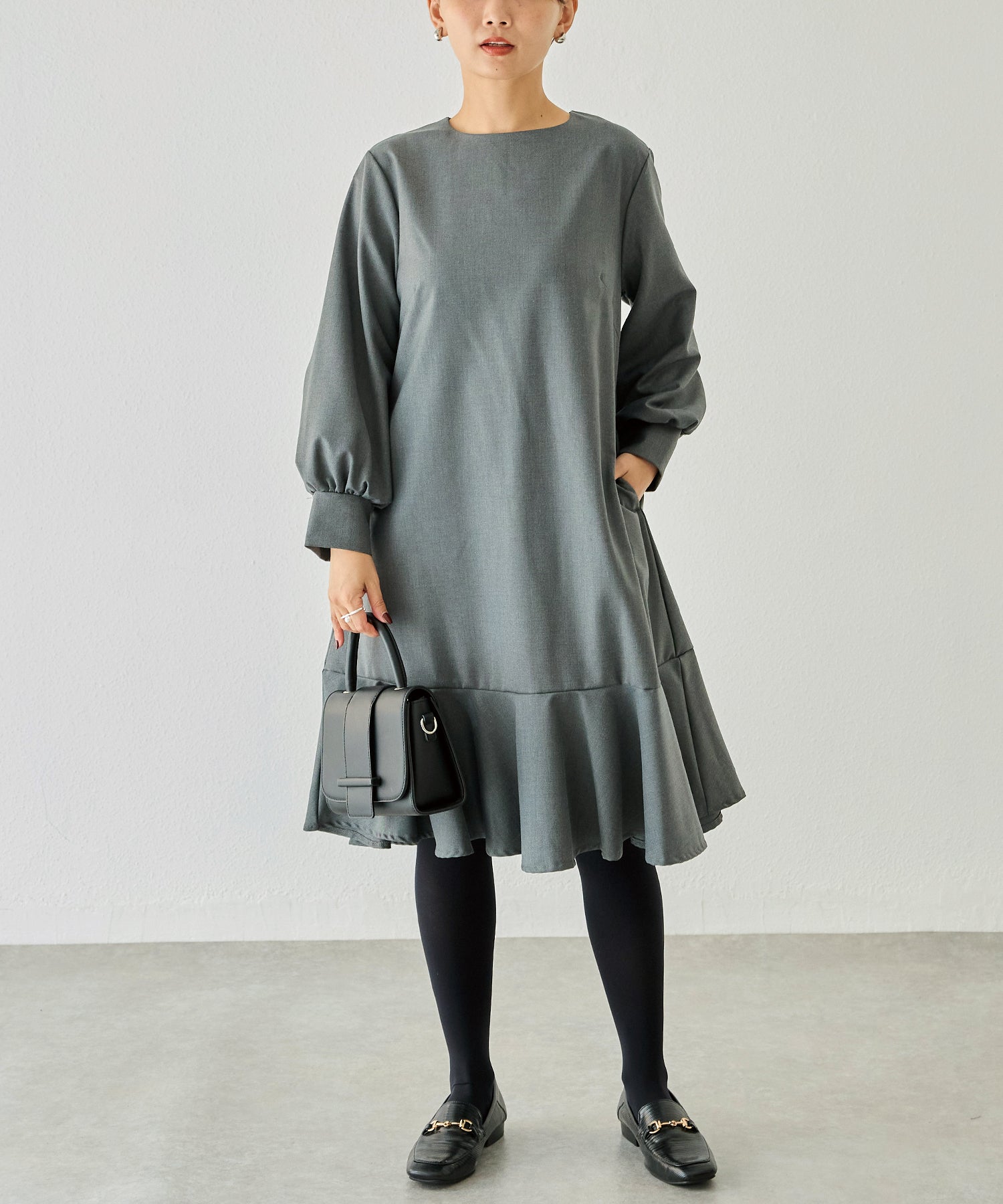 フレアミディワンピ