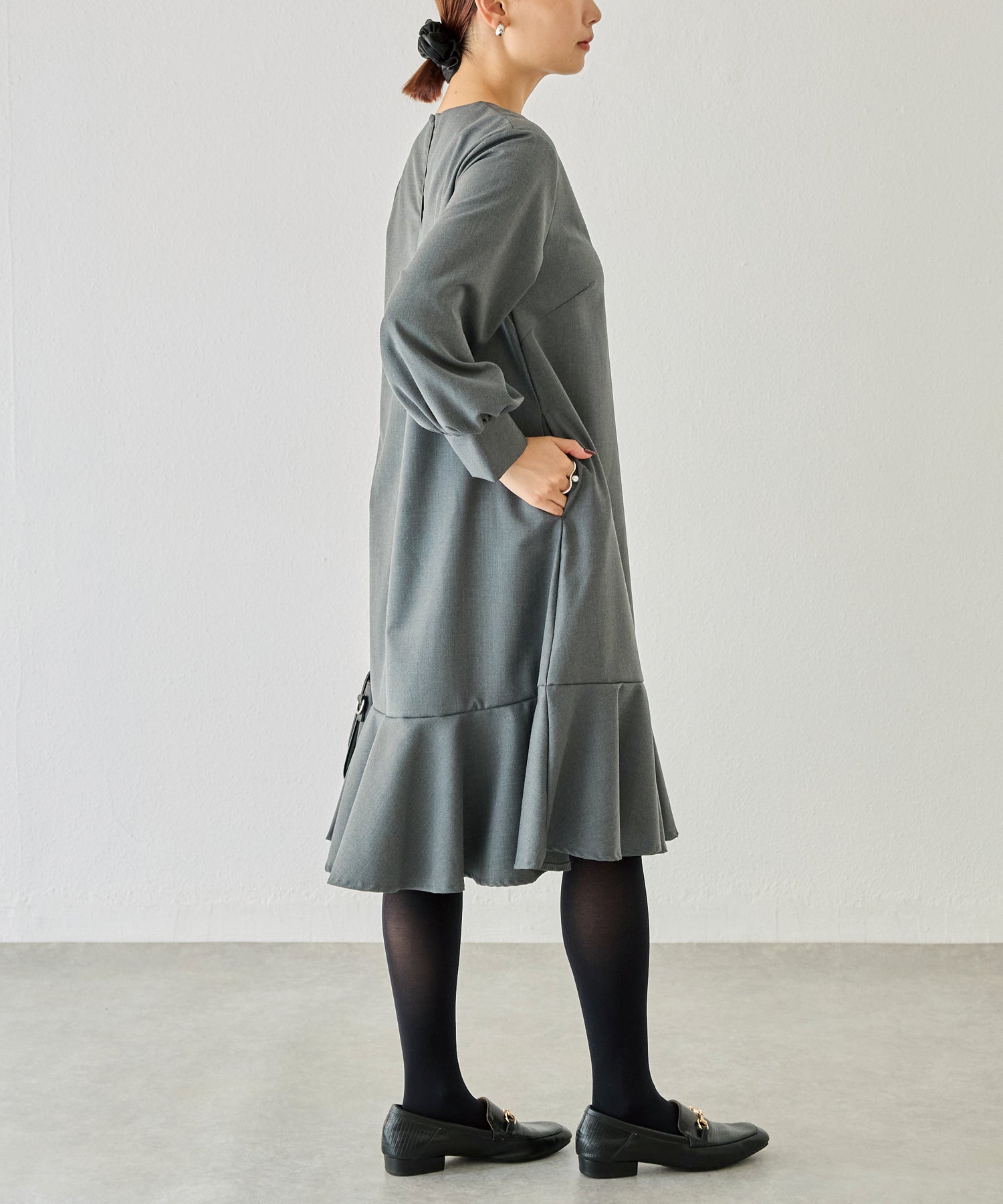 フレアミディワンピ