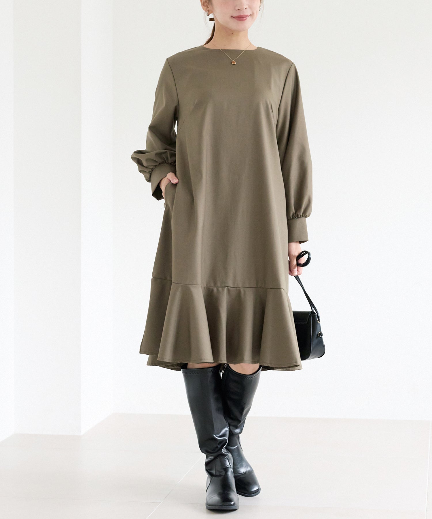 フレアミディワンピ