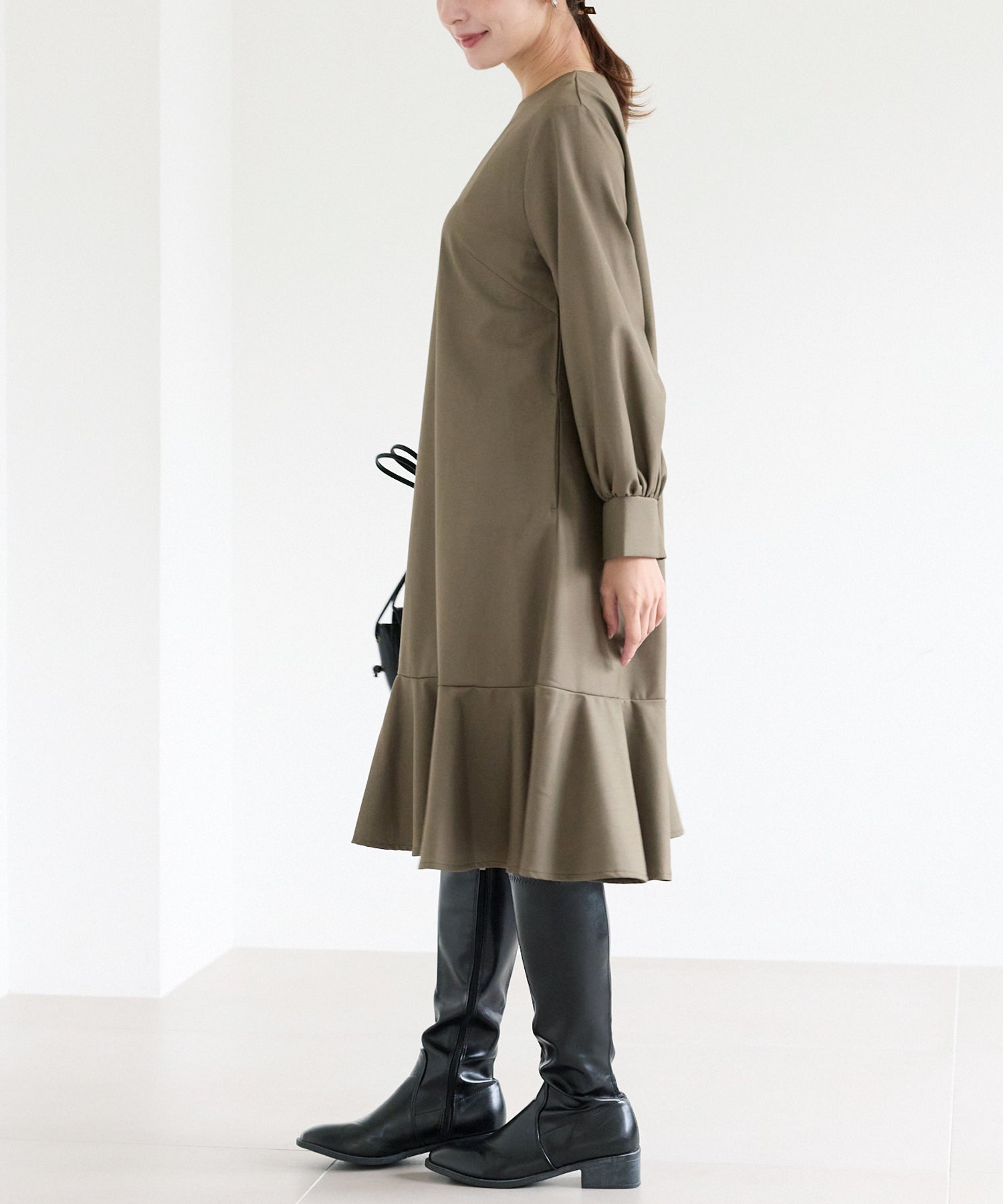 フレアミディワンピ