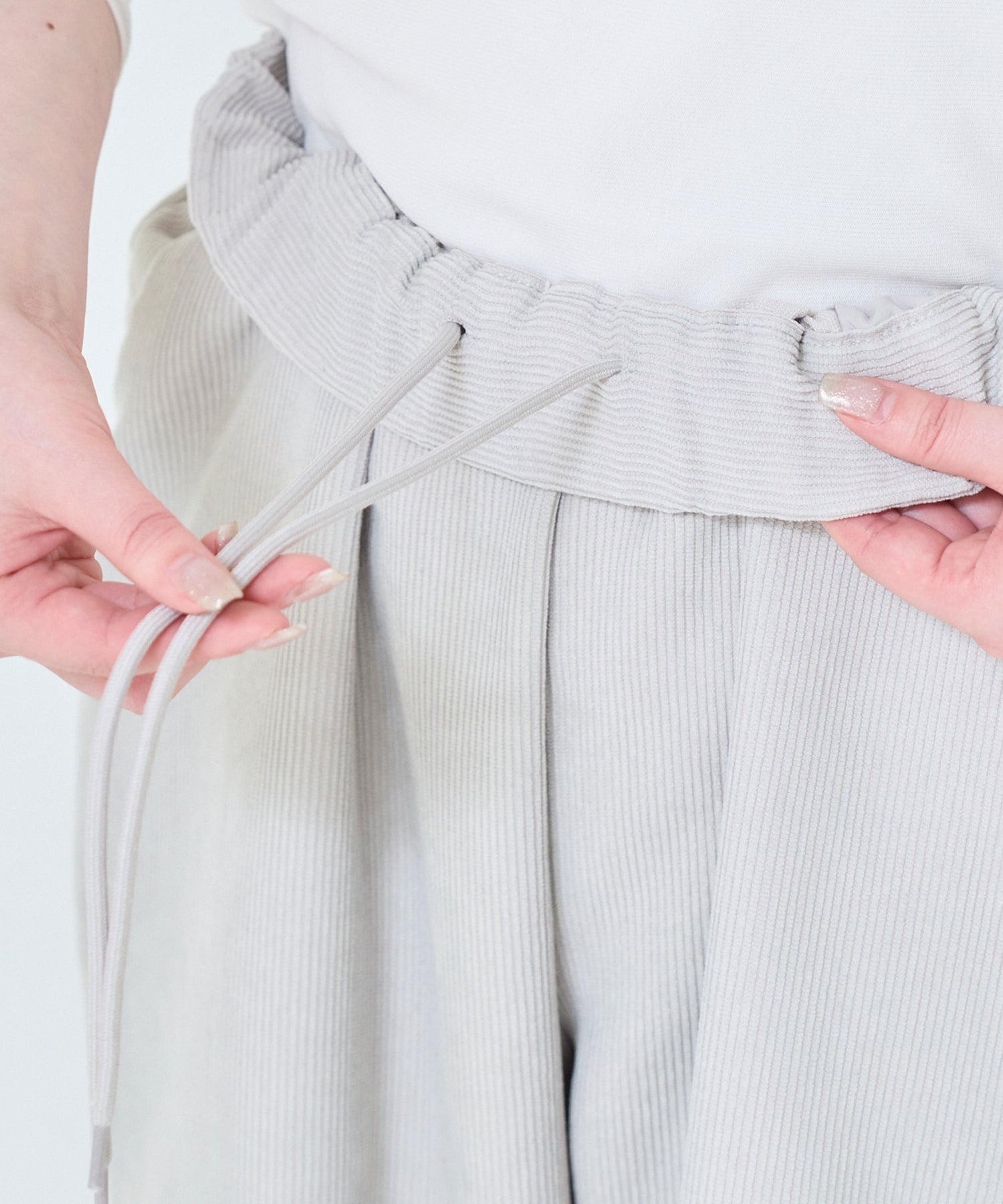 ウエスト内側：ヒモ調節可