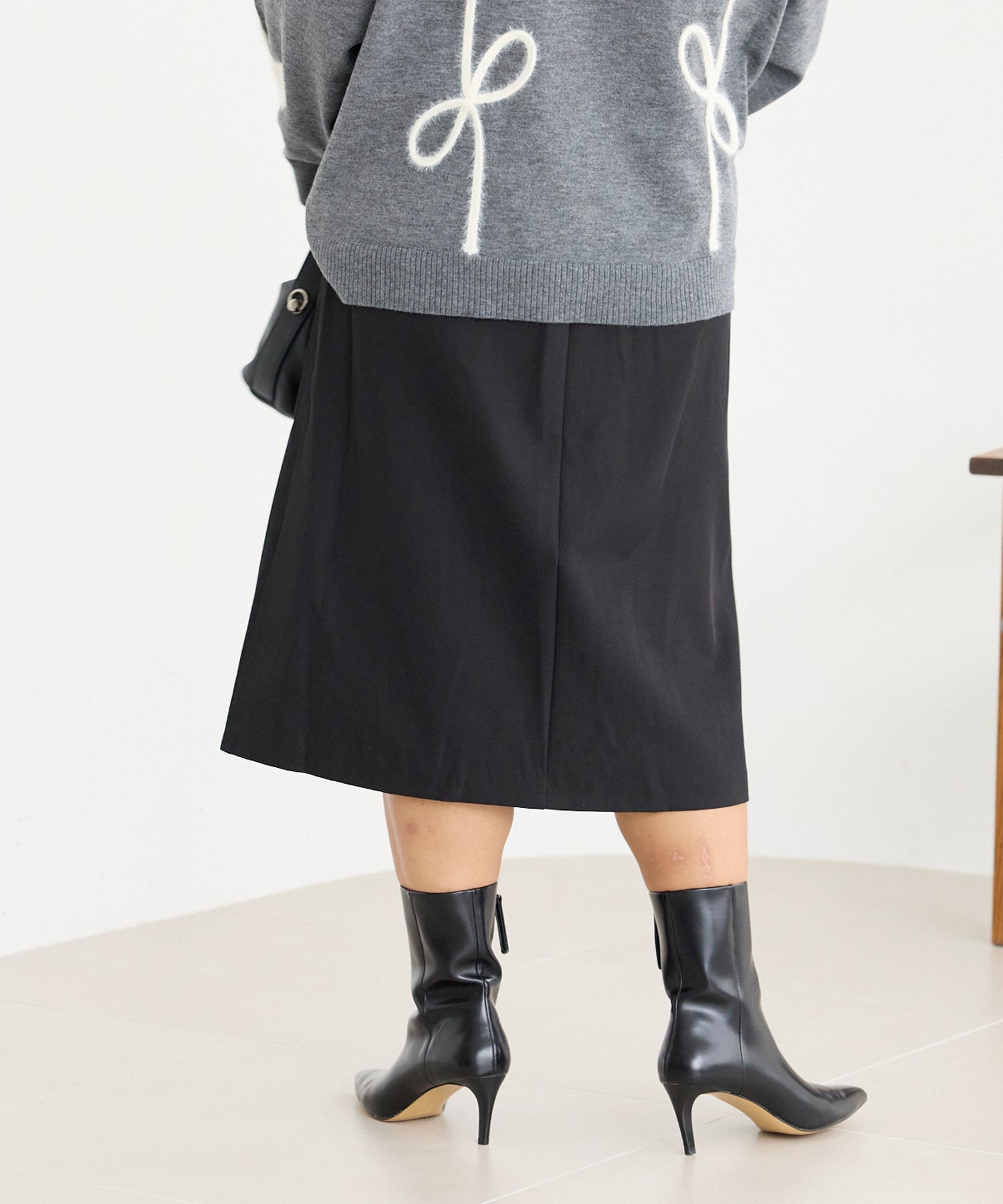 タックプリーツミディスカート