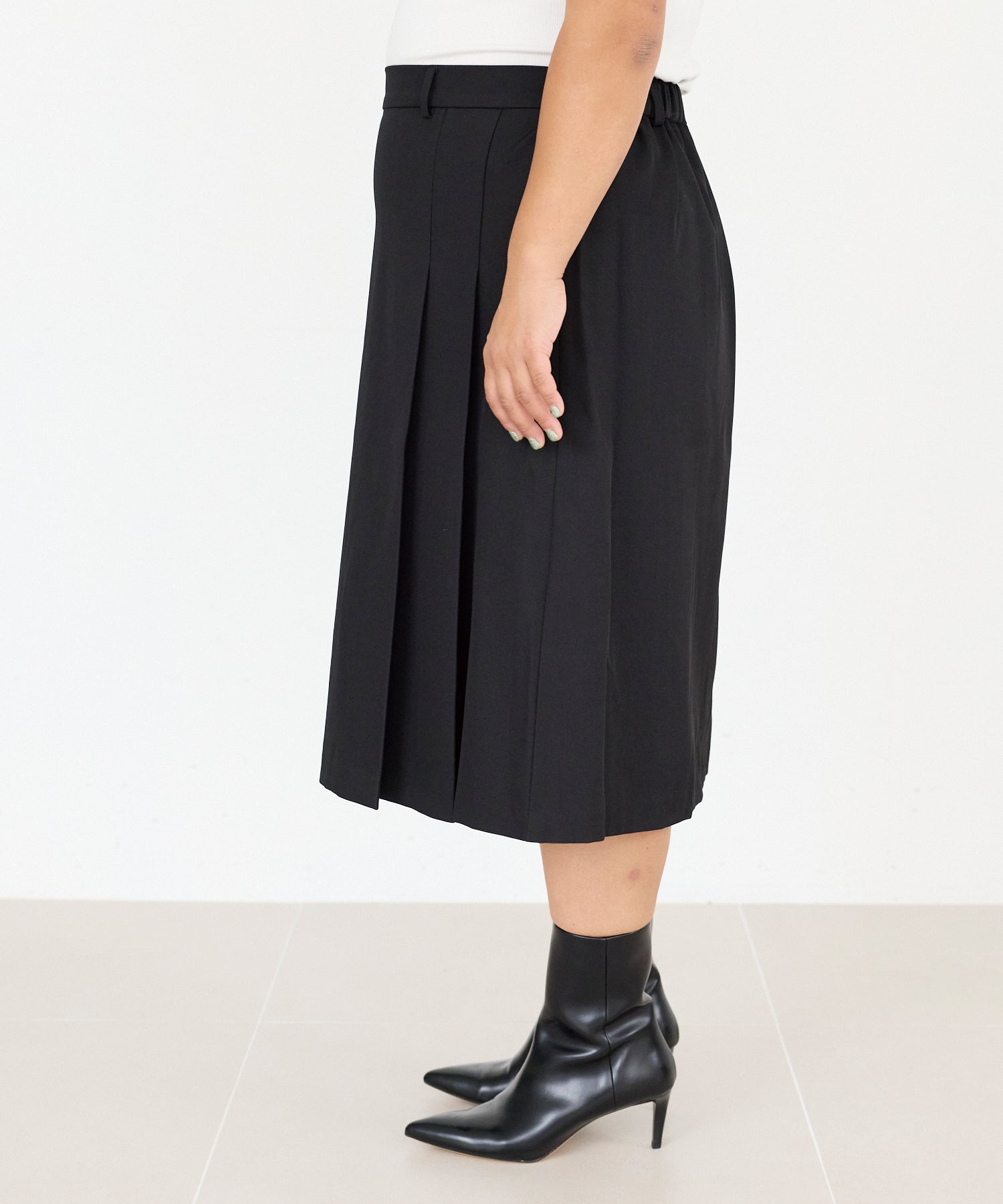 タックプリーツミディスカート