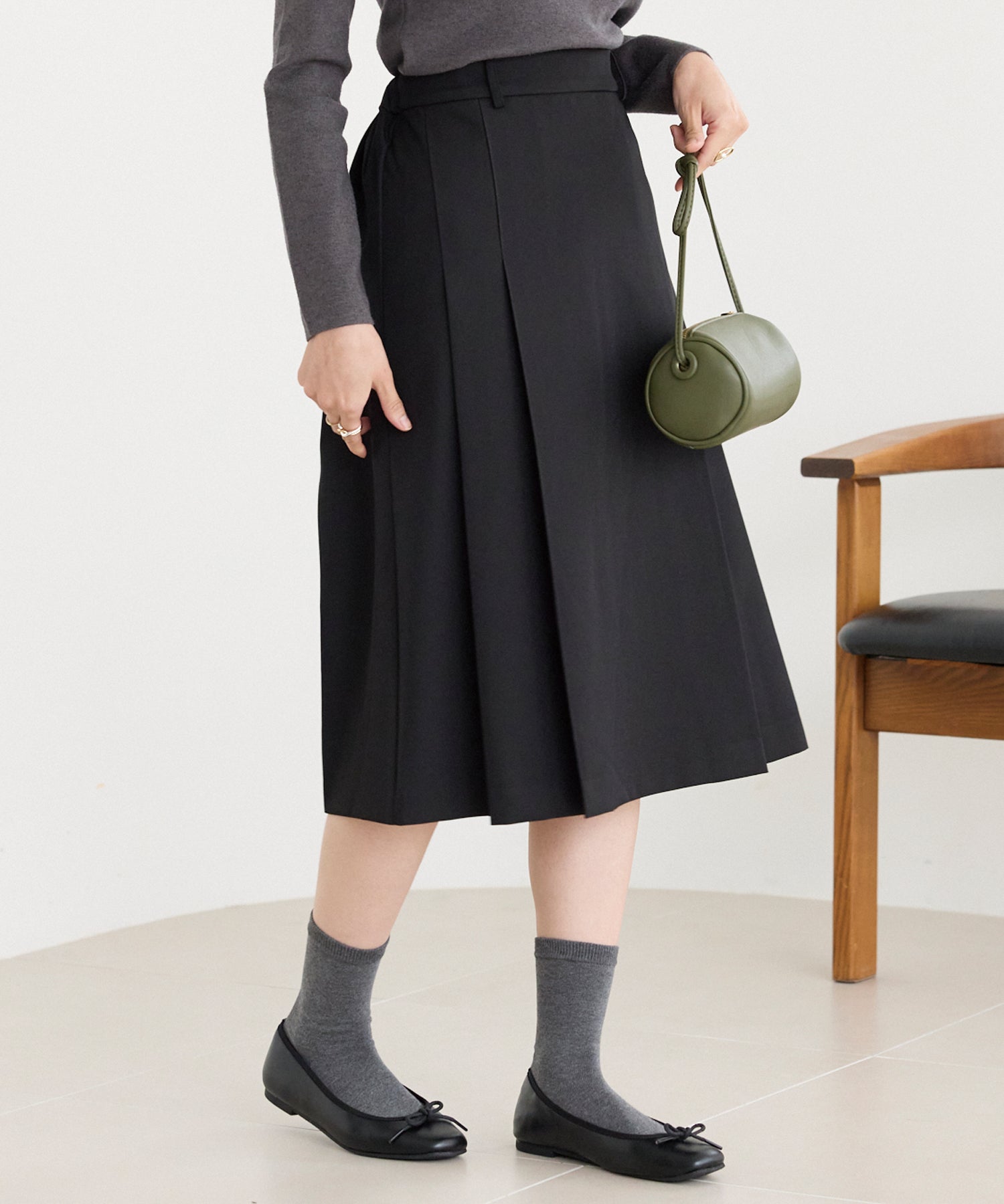 タックプリーツミディスカート