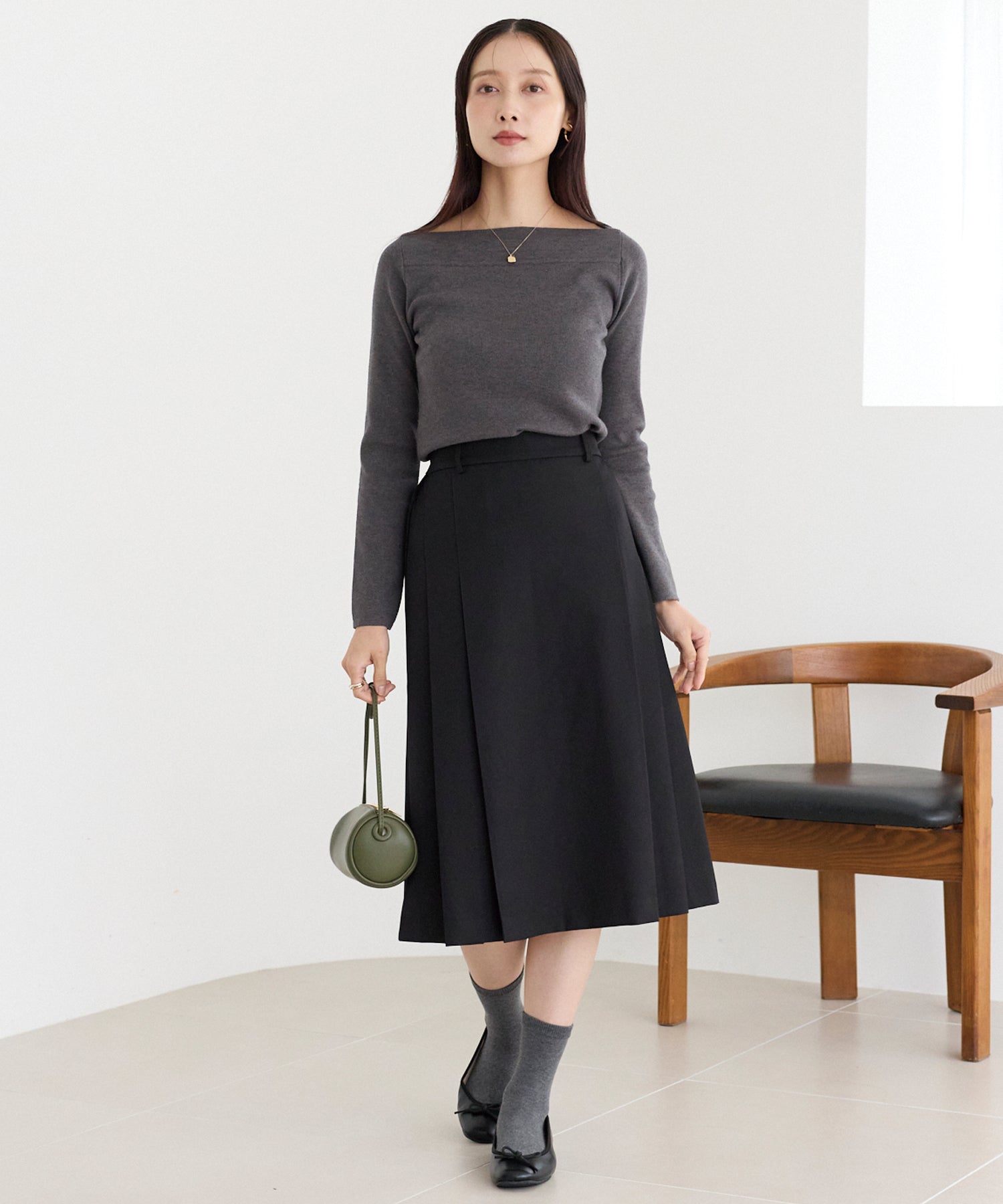 タックプリーツミディスカート