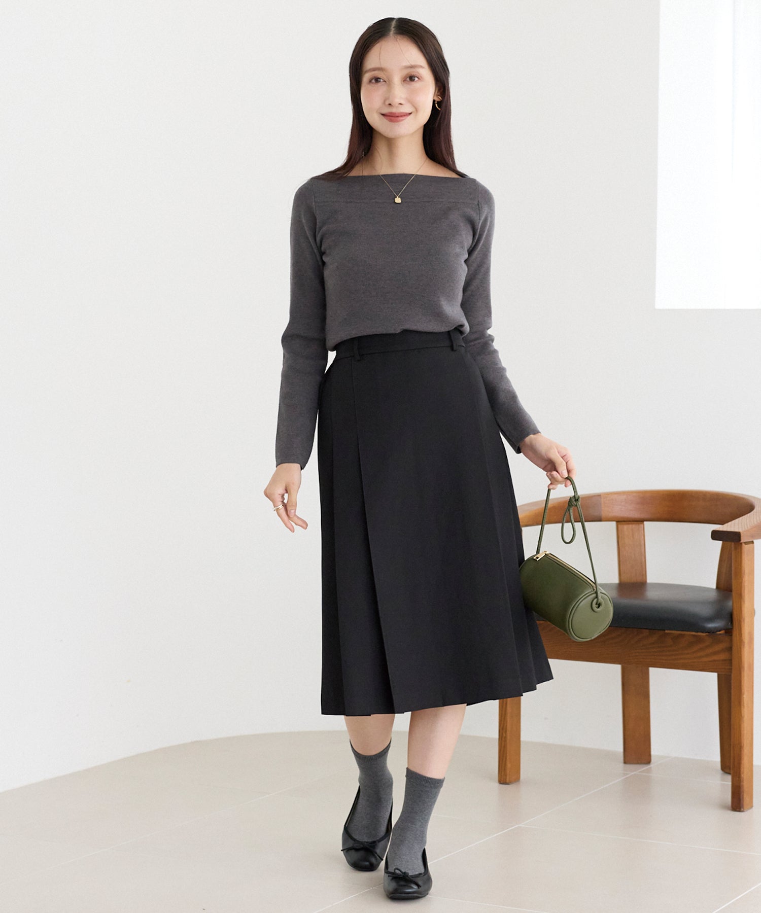 タックプリーツミディスカート