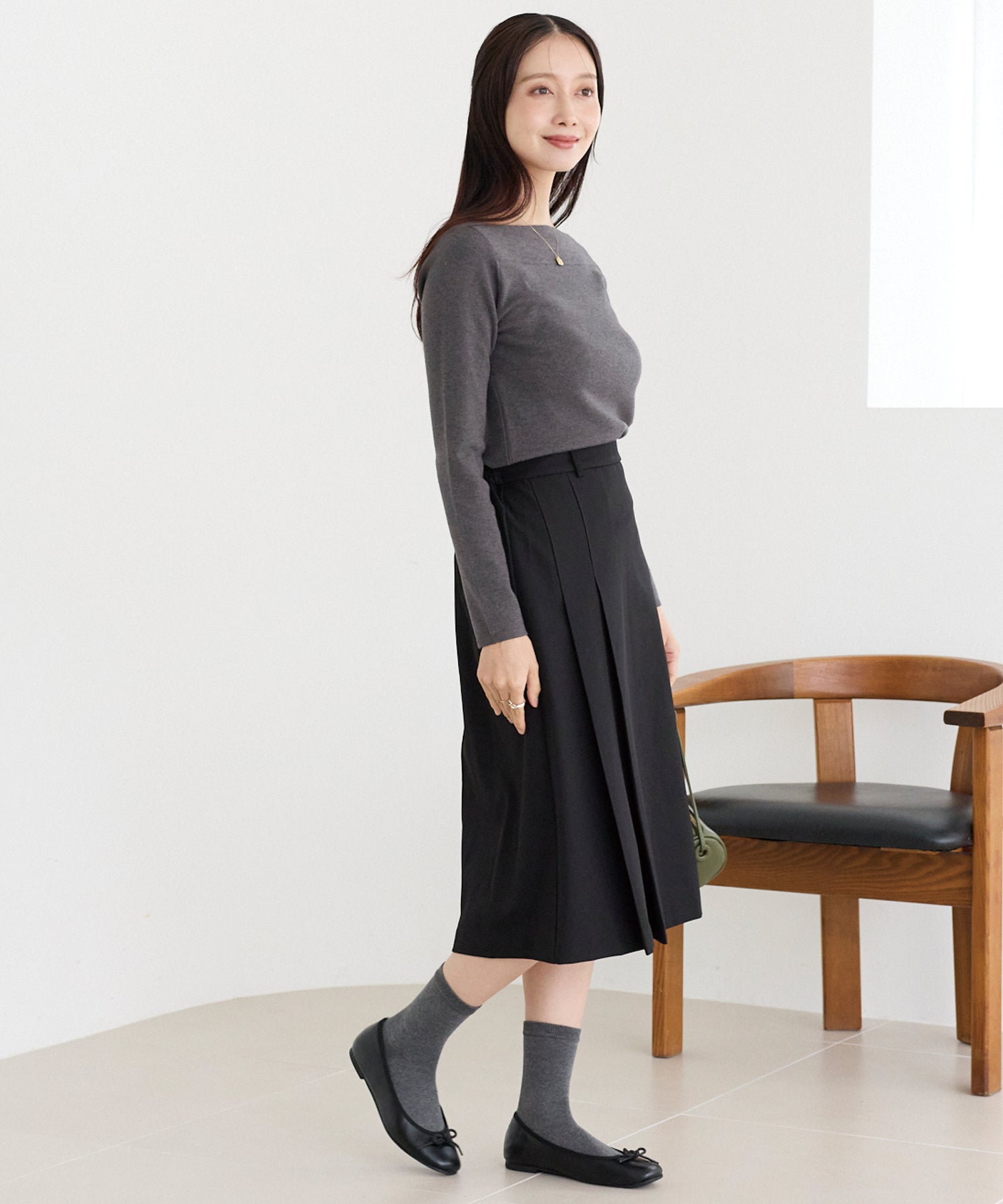 タックプリーツミディスカート