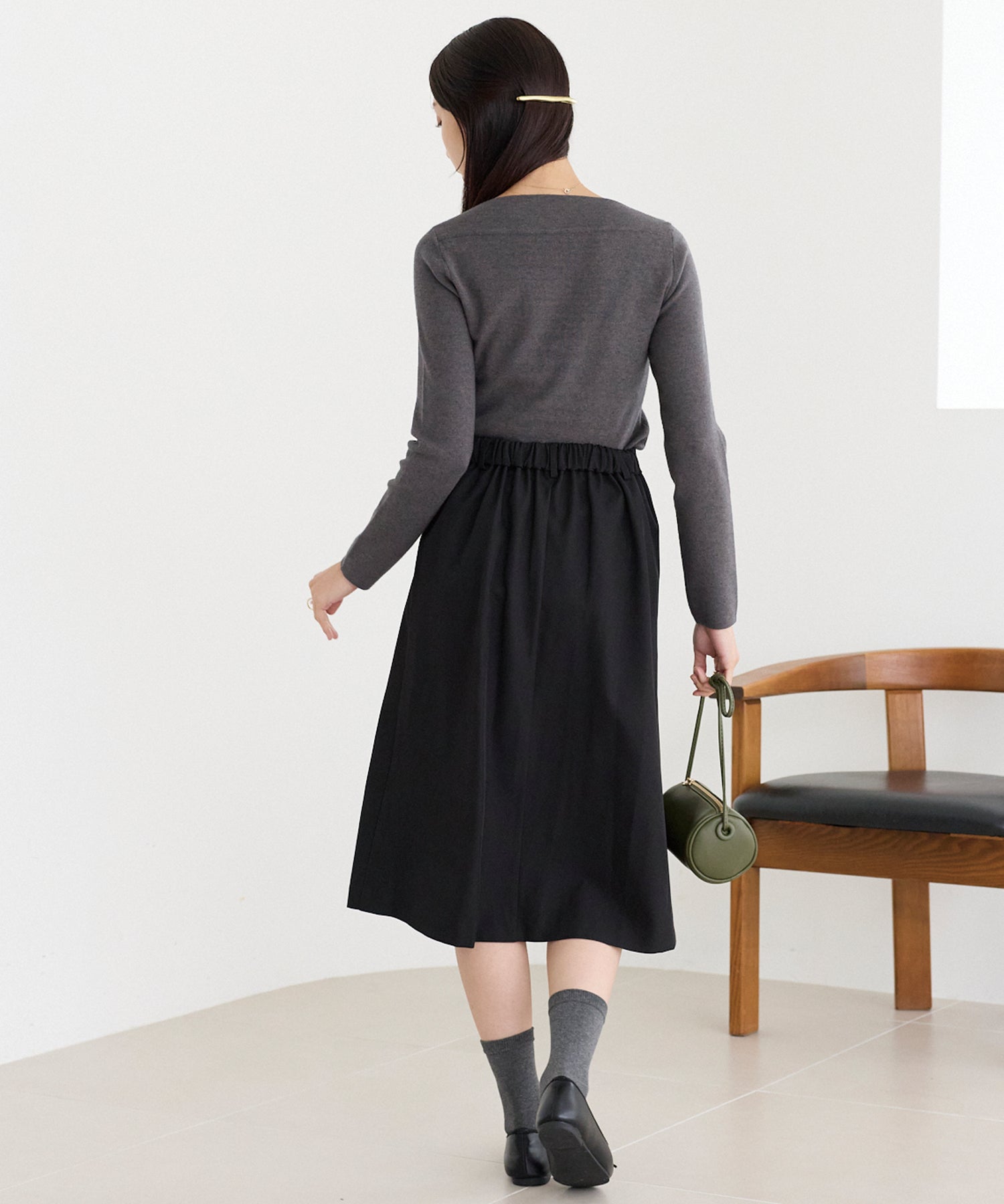 タックプリーツミディスカート