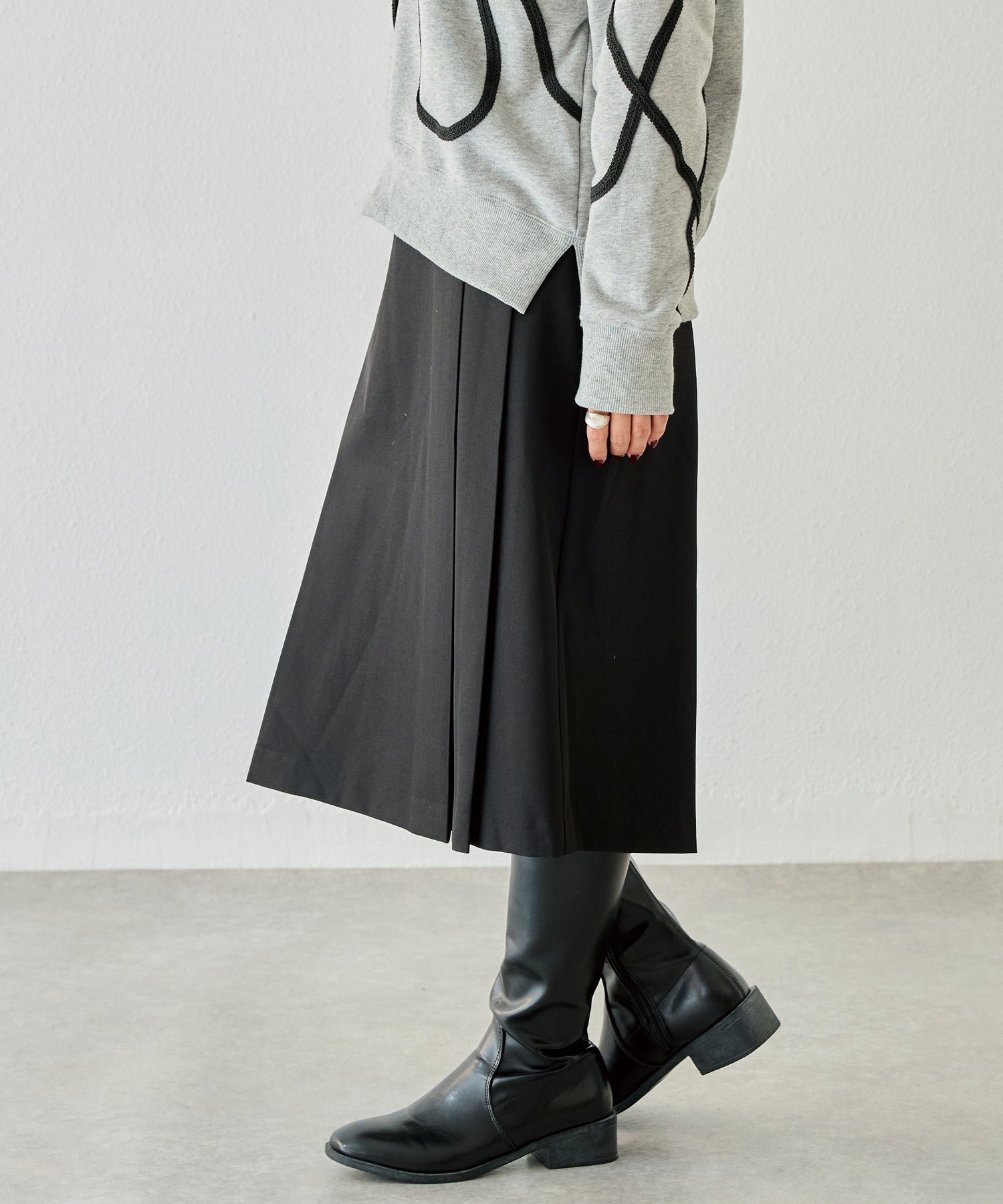 タックプリーツミディスカート