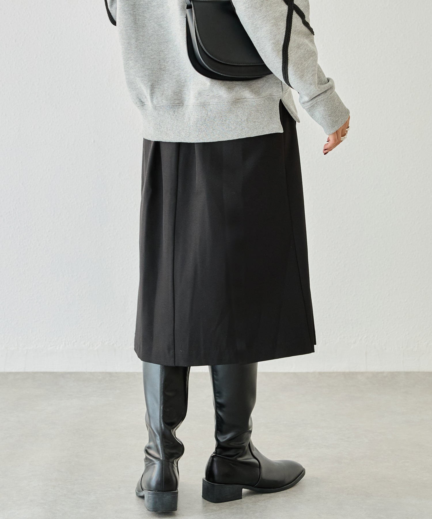 タックプリーツミディスカート