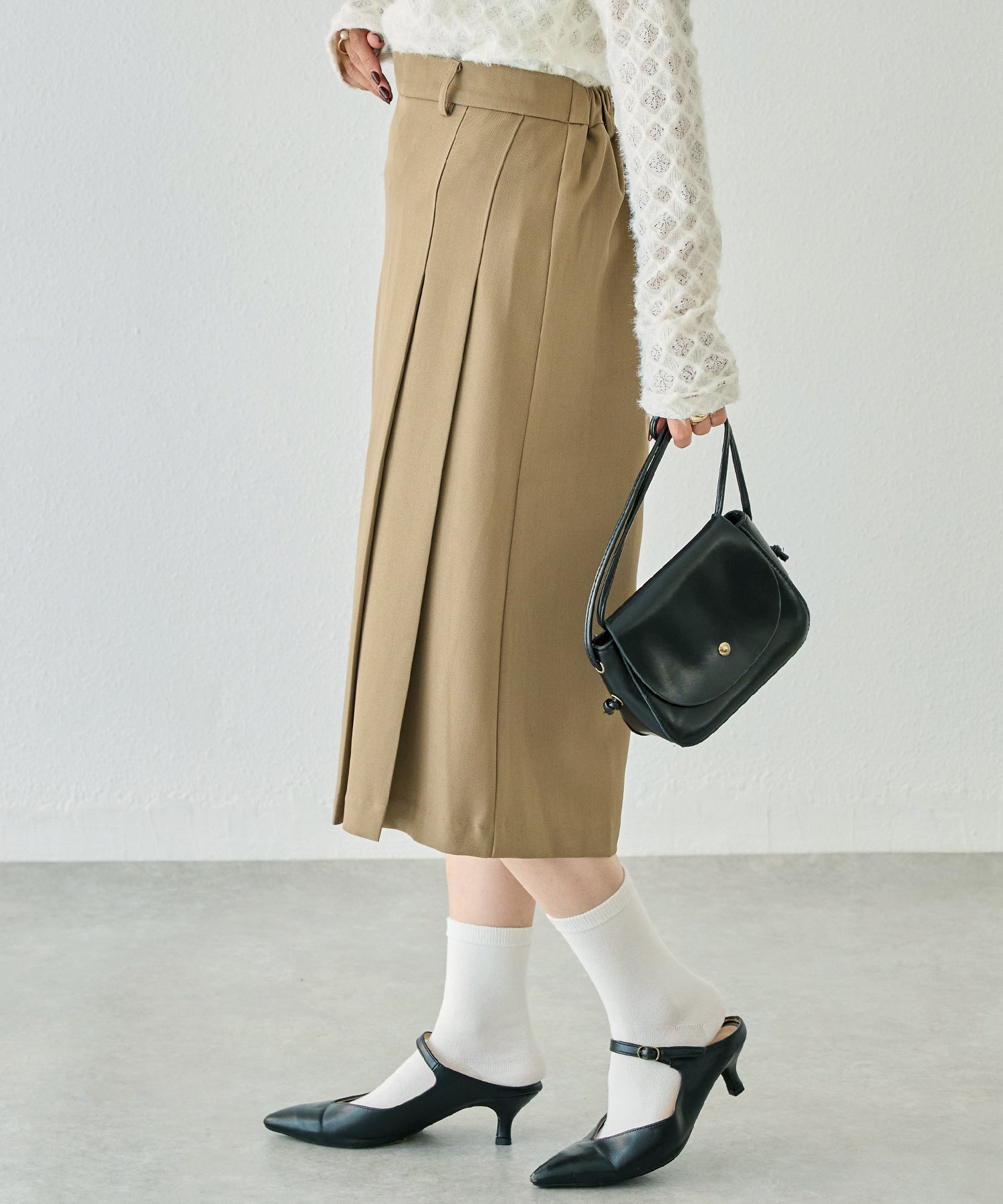 タックプリーツミディスカート