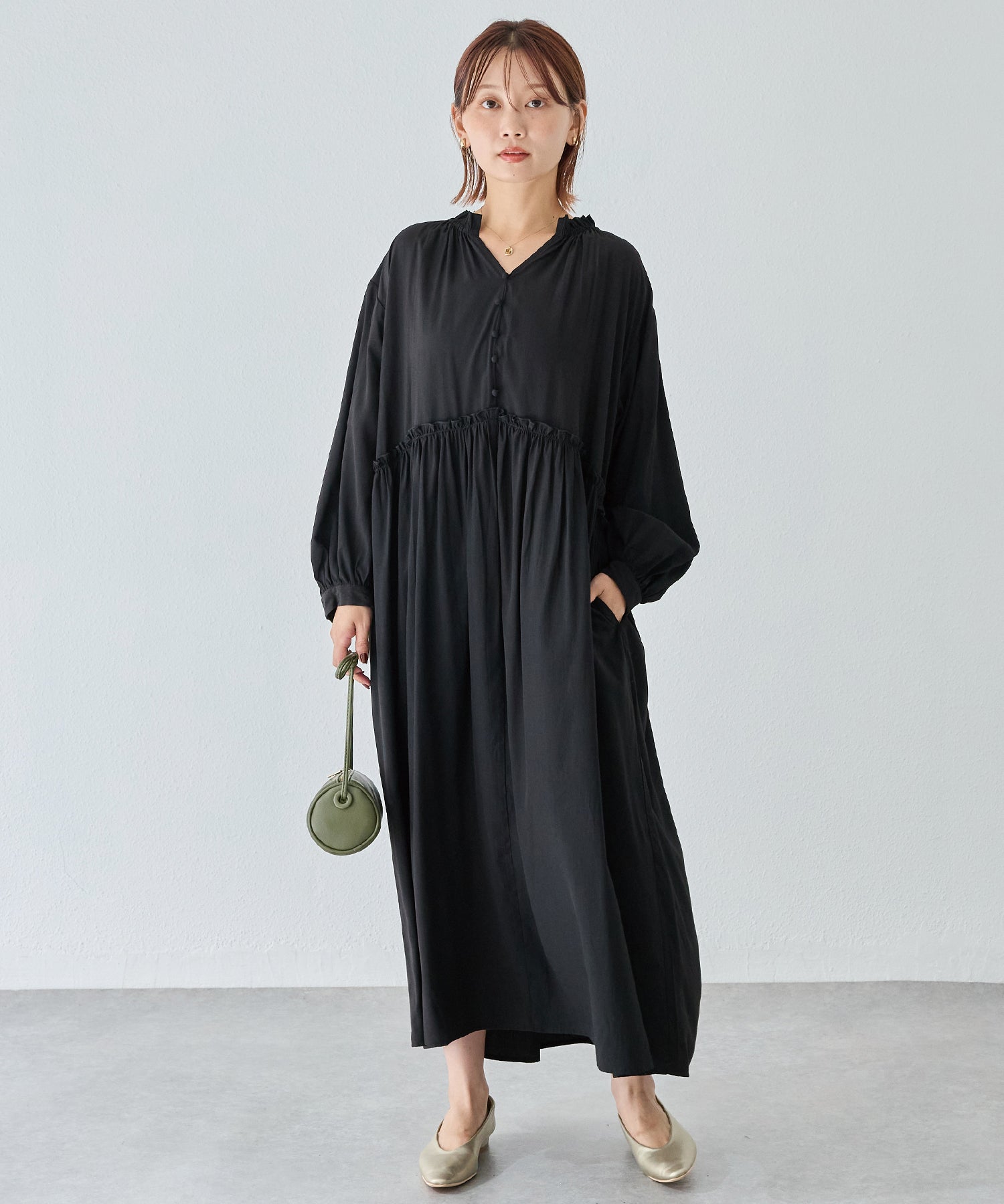 フリル衿ワンピース
