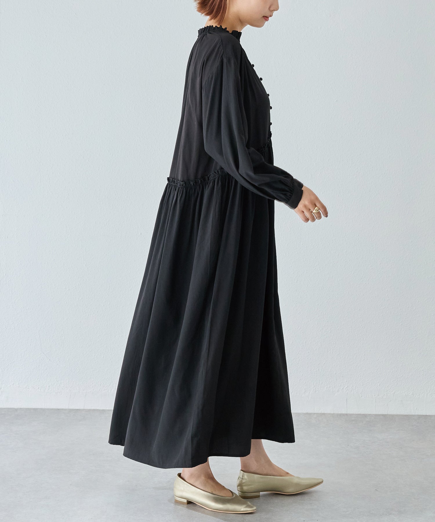 フリル衿ワンピース