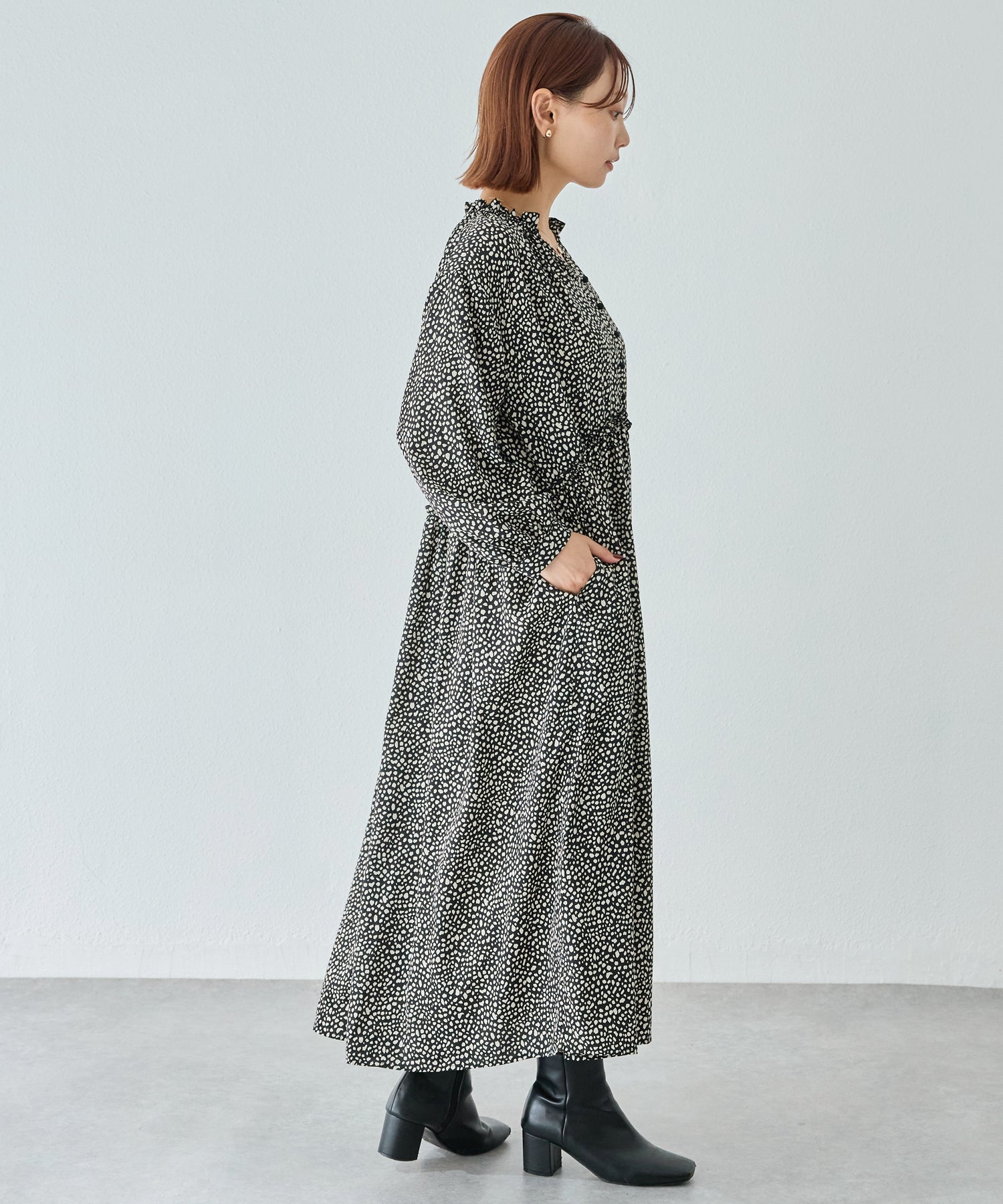 フリル衿ワンピース