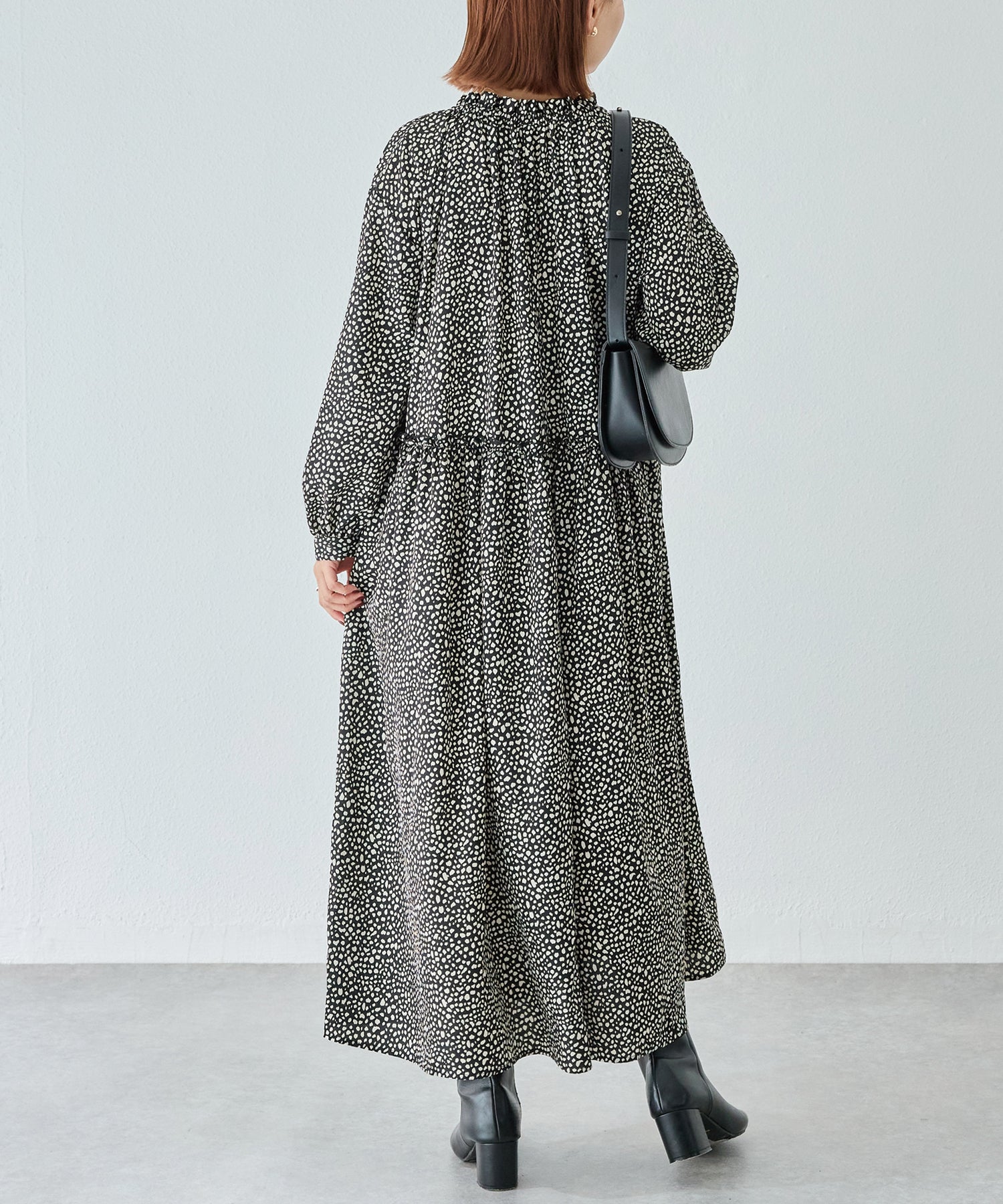 フリル衿ワンピース