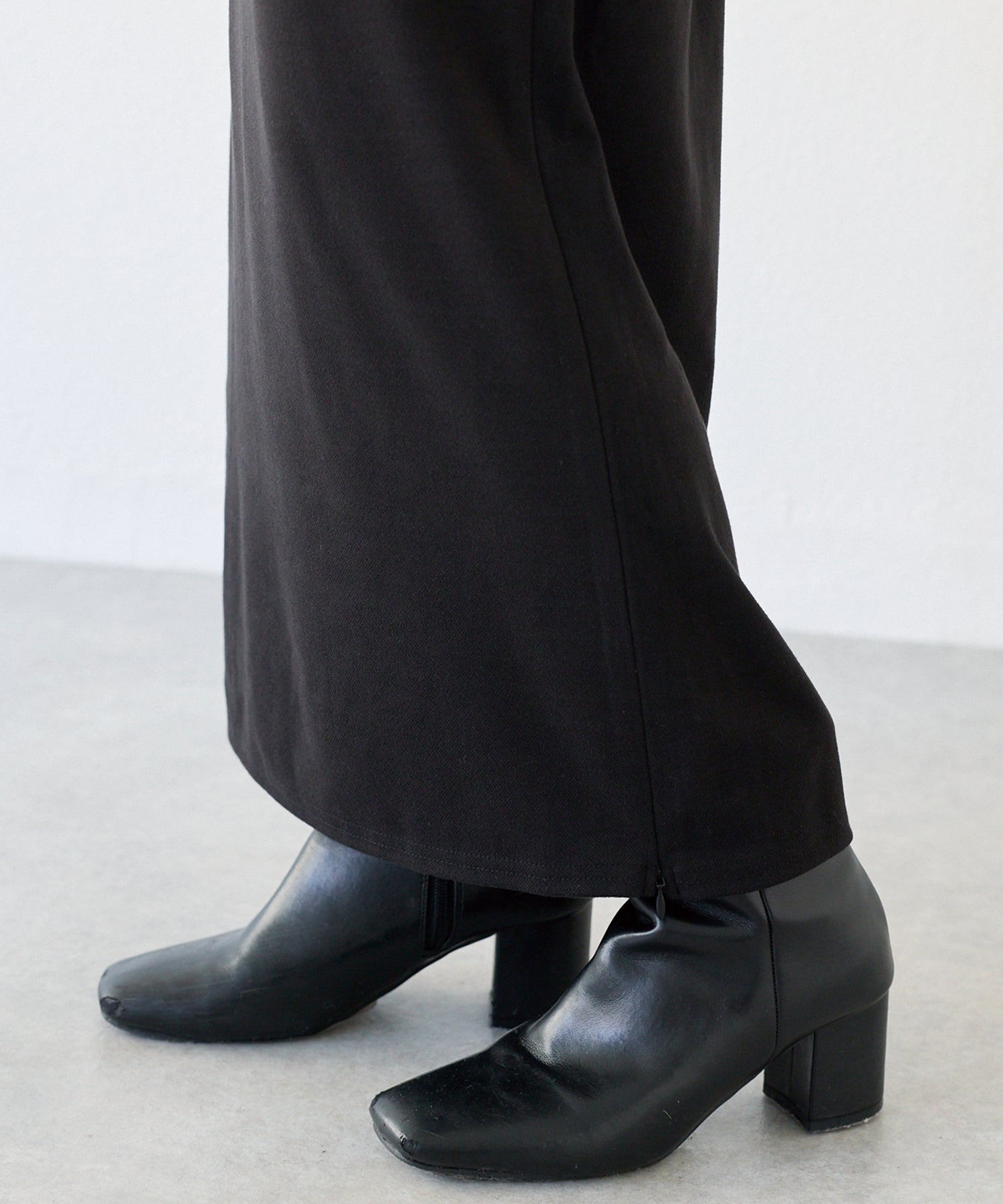 左脇：コンシールファスナー調節可