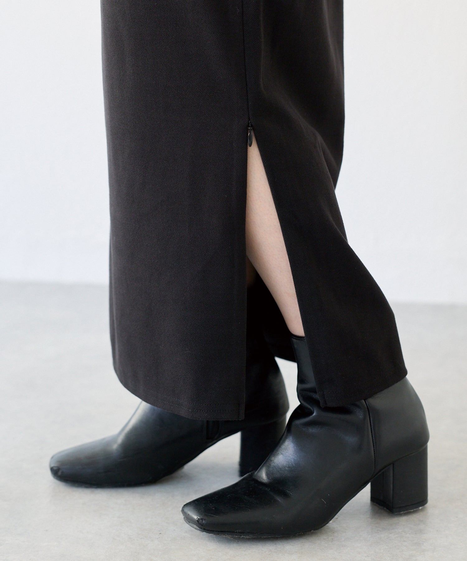 左脇：コンシールファスナー調節可