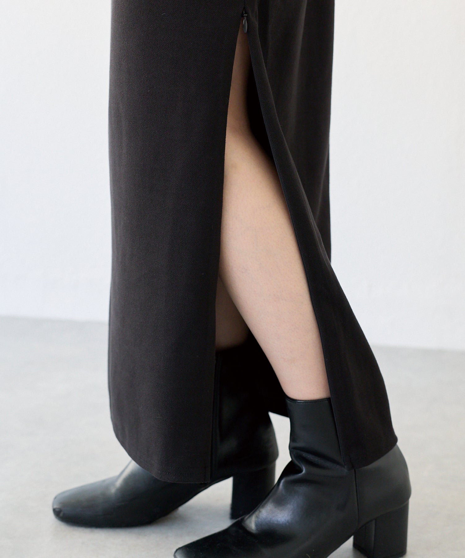 左脇：コンシールファスナー調節可