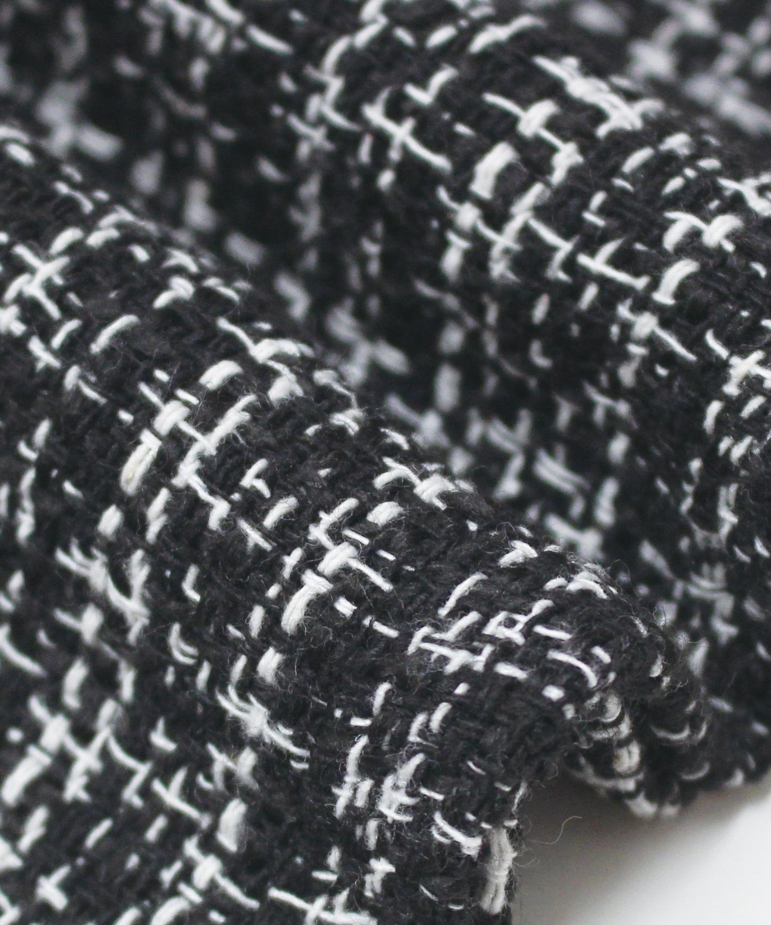 チャコールグレー