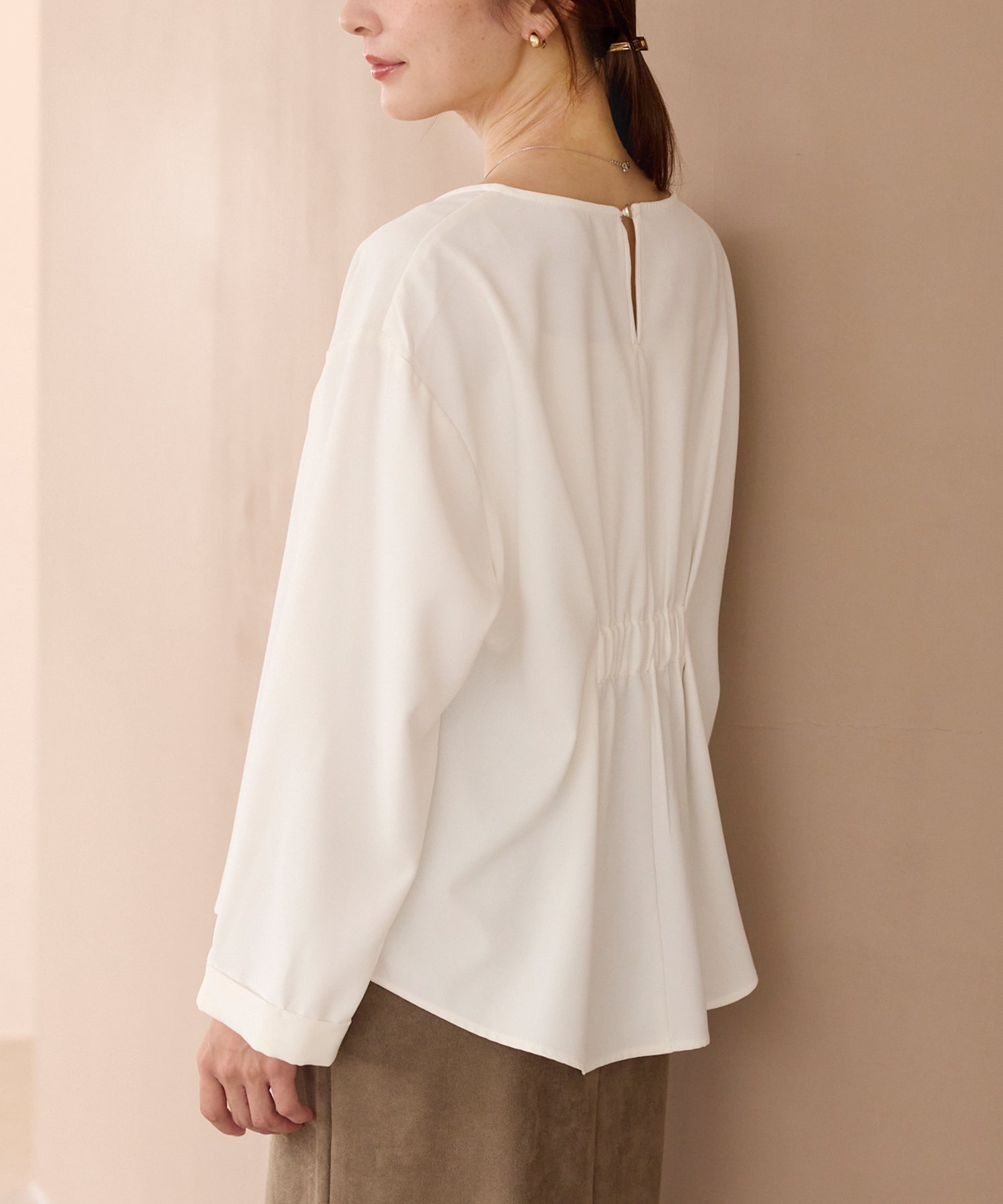 オフホワイト　model:156cm 着用サイズ:M