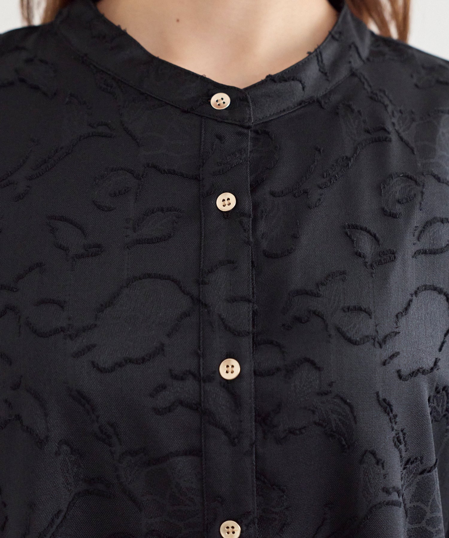 スタンドカラー・ゴールド釦