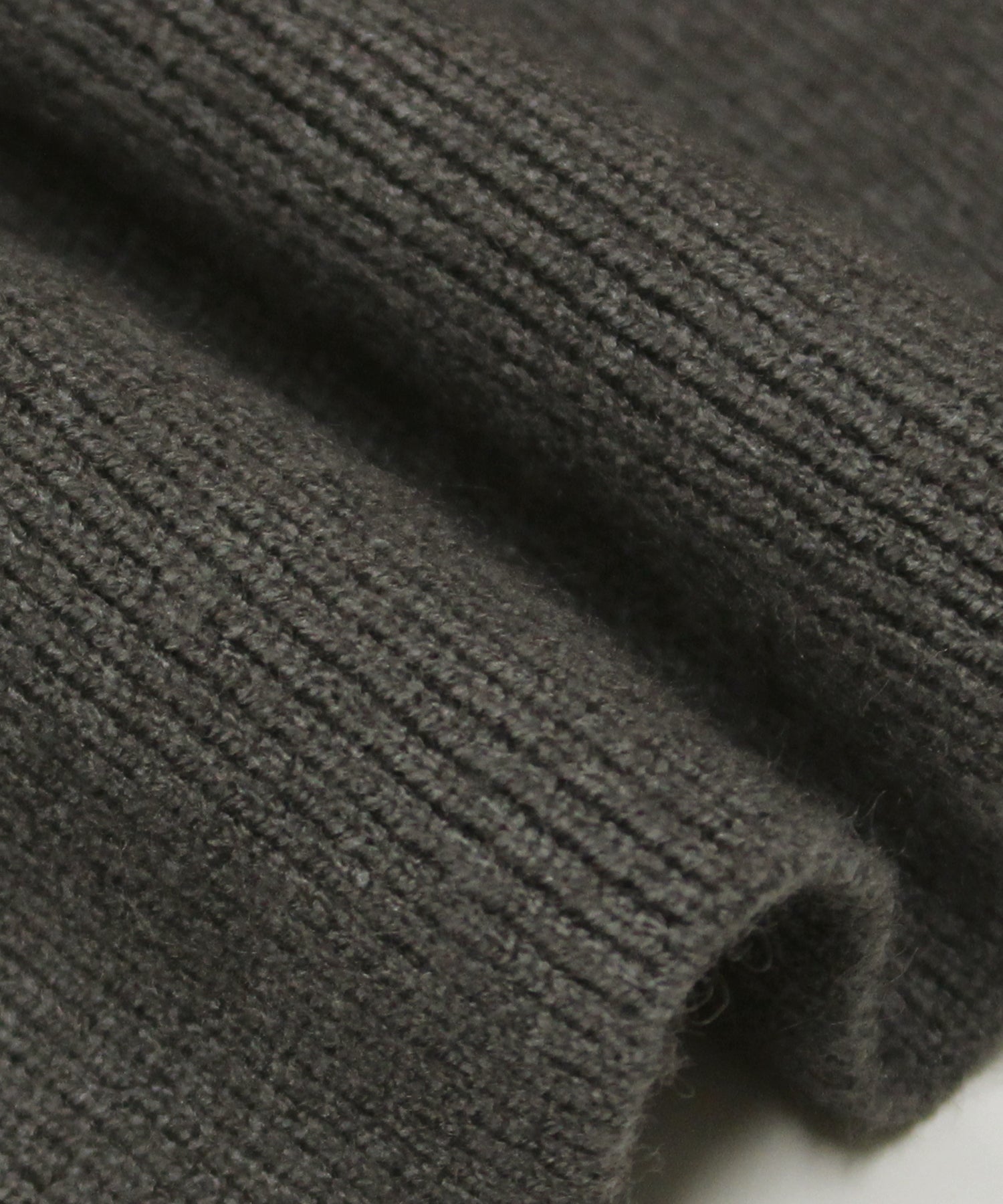 チャコールグレー