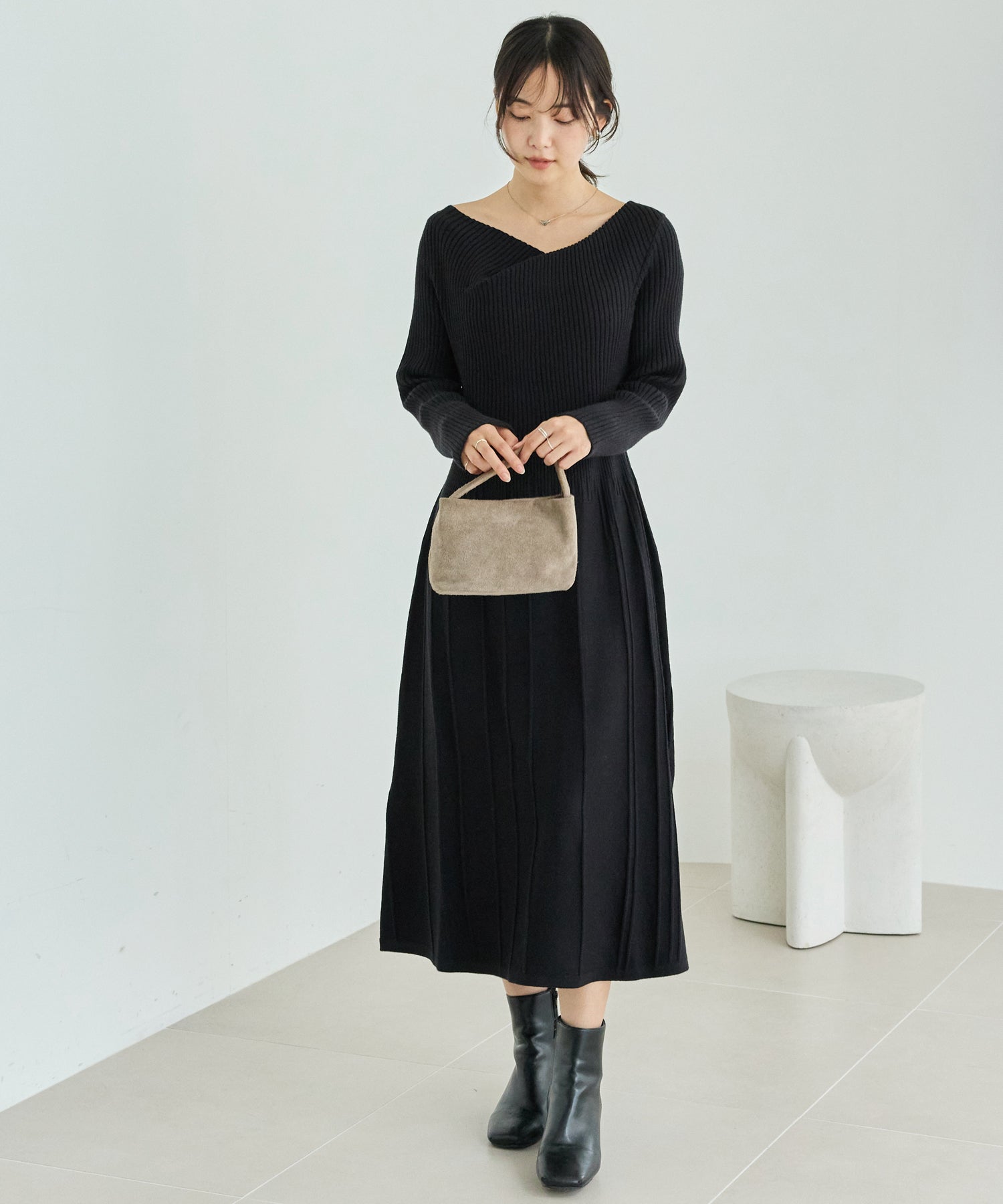 リブ切替ドレープネックニットワンピース