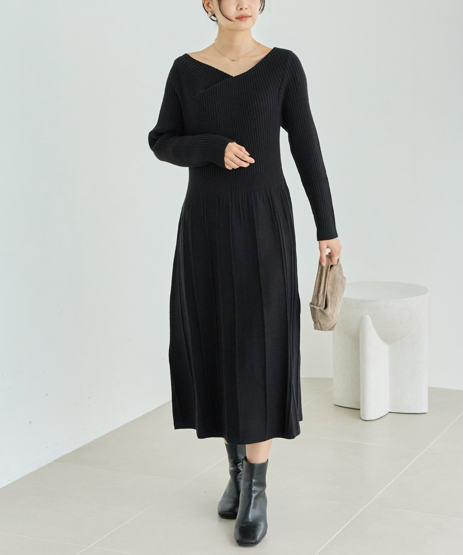 リブ切替ドレープネックニットワンピース