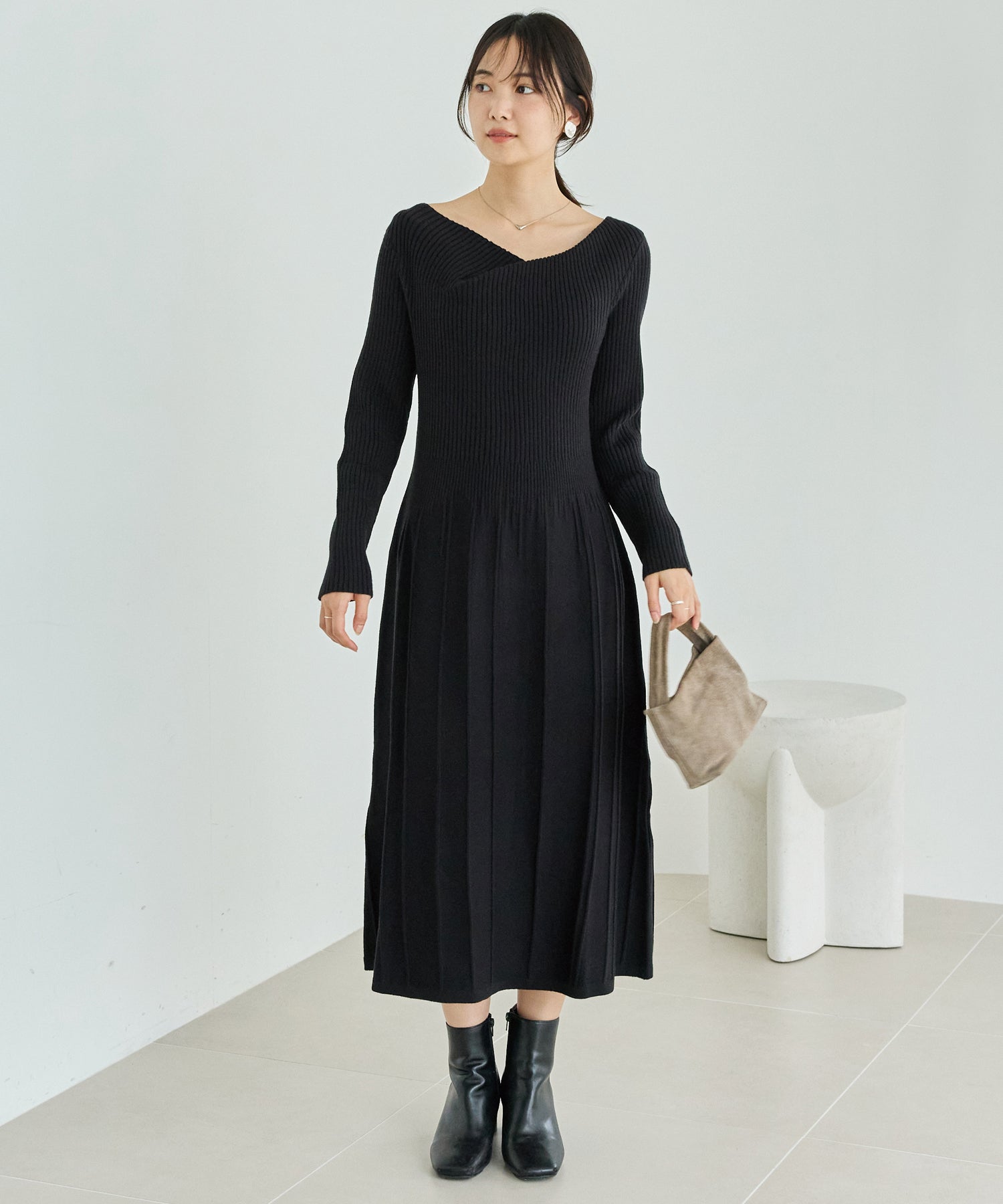 リブ切替ドレープネックニットワンピース