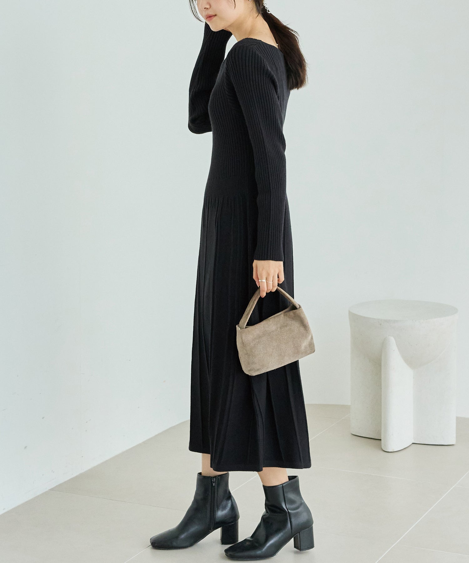 リブ切替ドレープネックニットワンピース