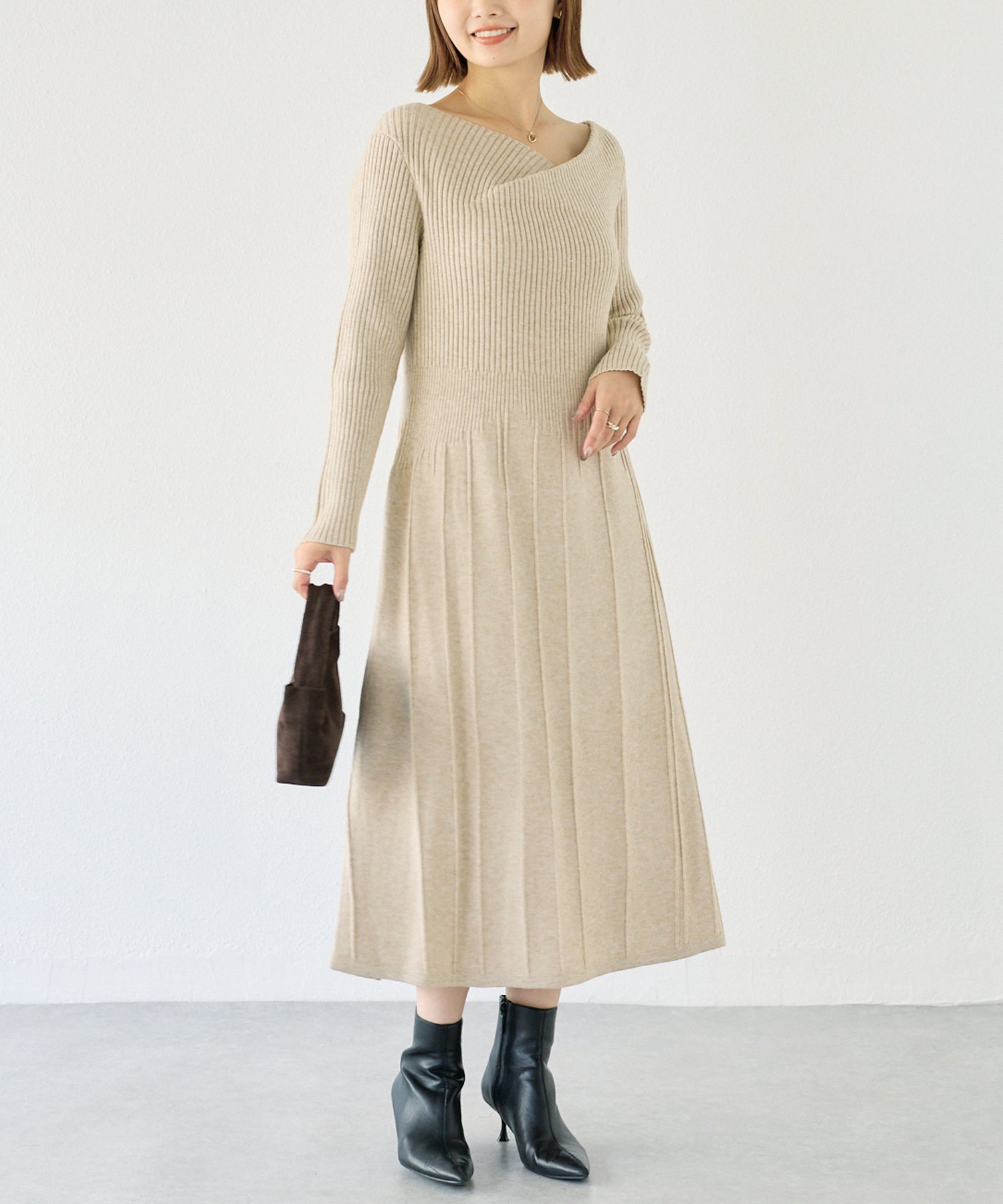 リブ切替ドレープネックニットワンピース