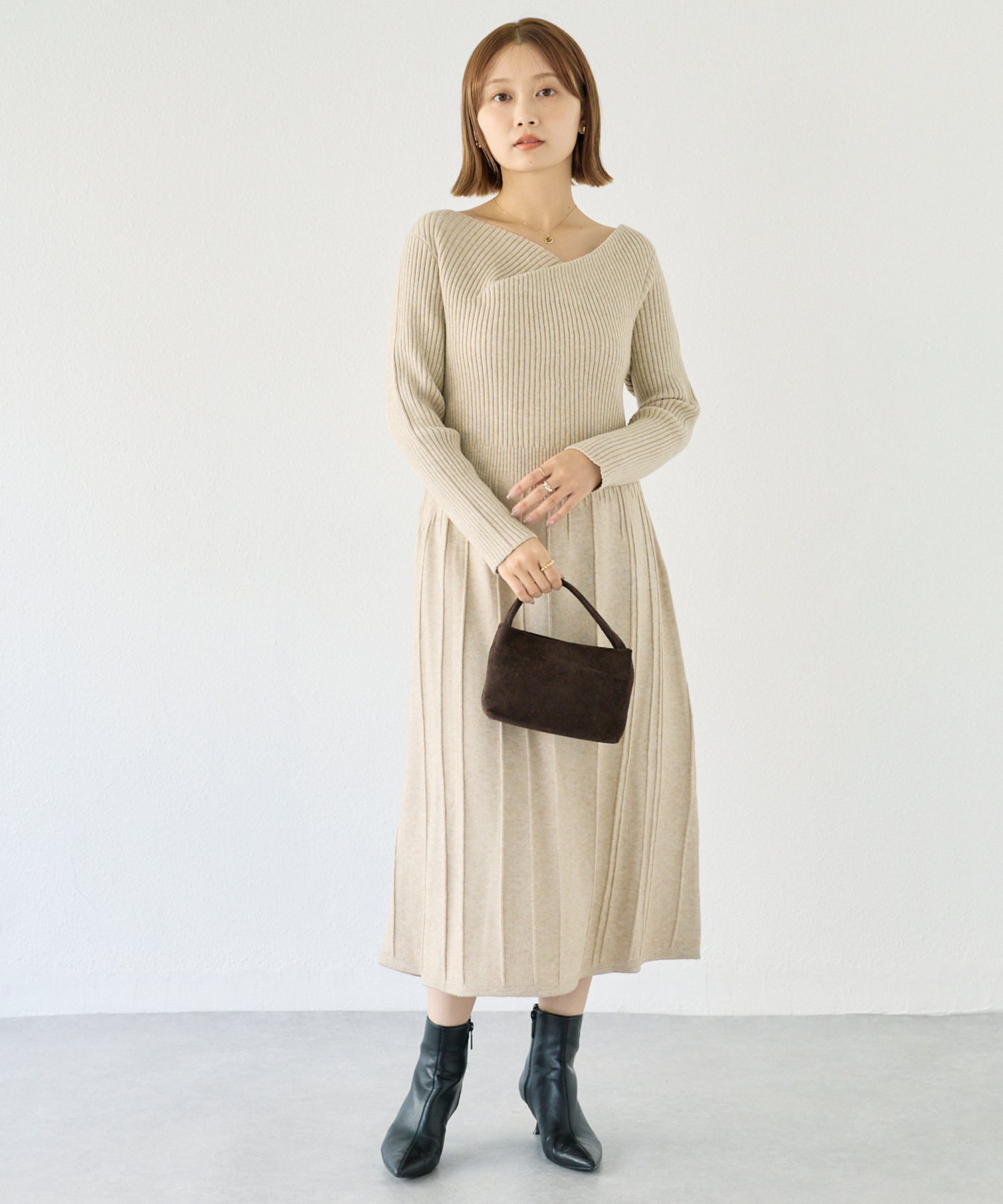 リブ切替ドレープネックニットワンピース