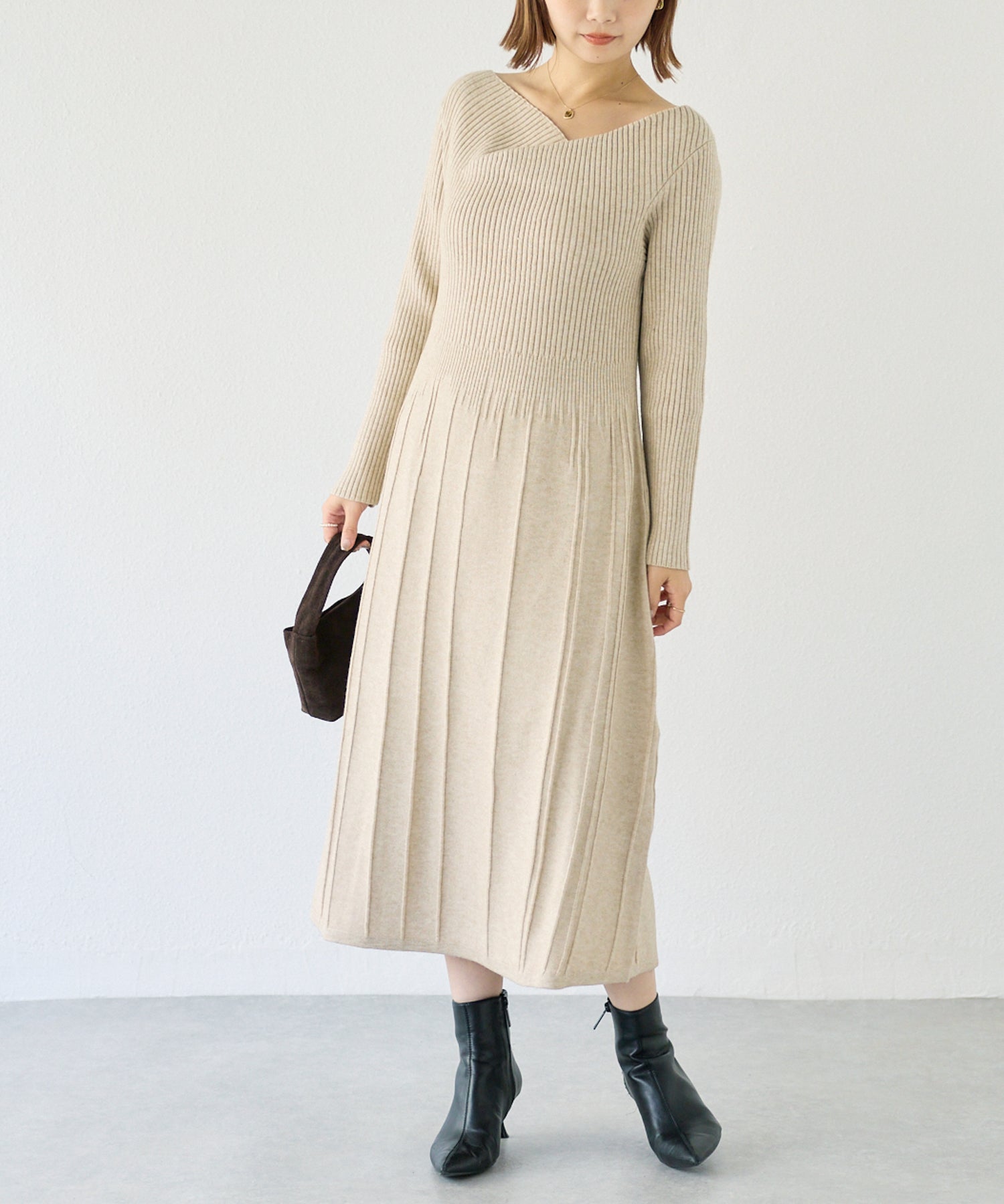 リブ切替ドレープネックニットワンピース