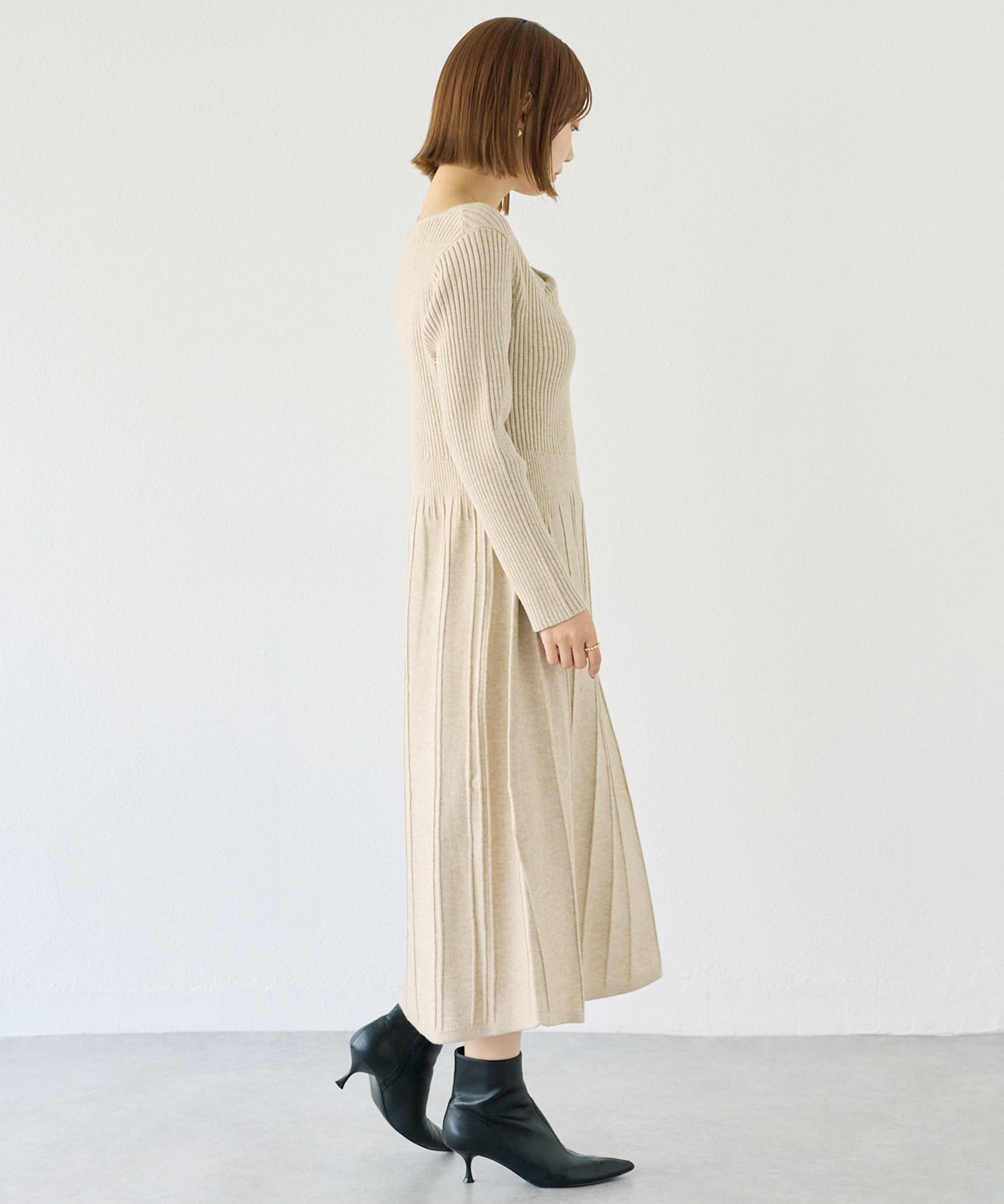 リブ切替ドレープネックニットワンピース