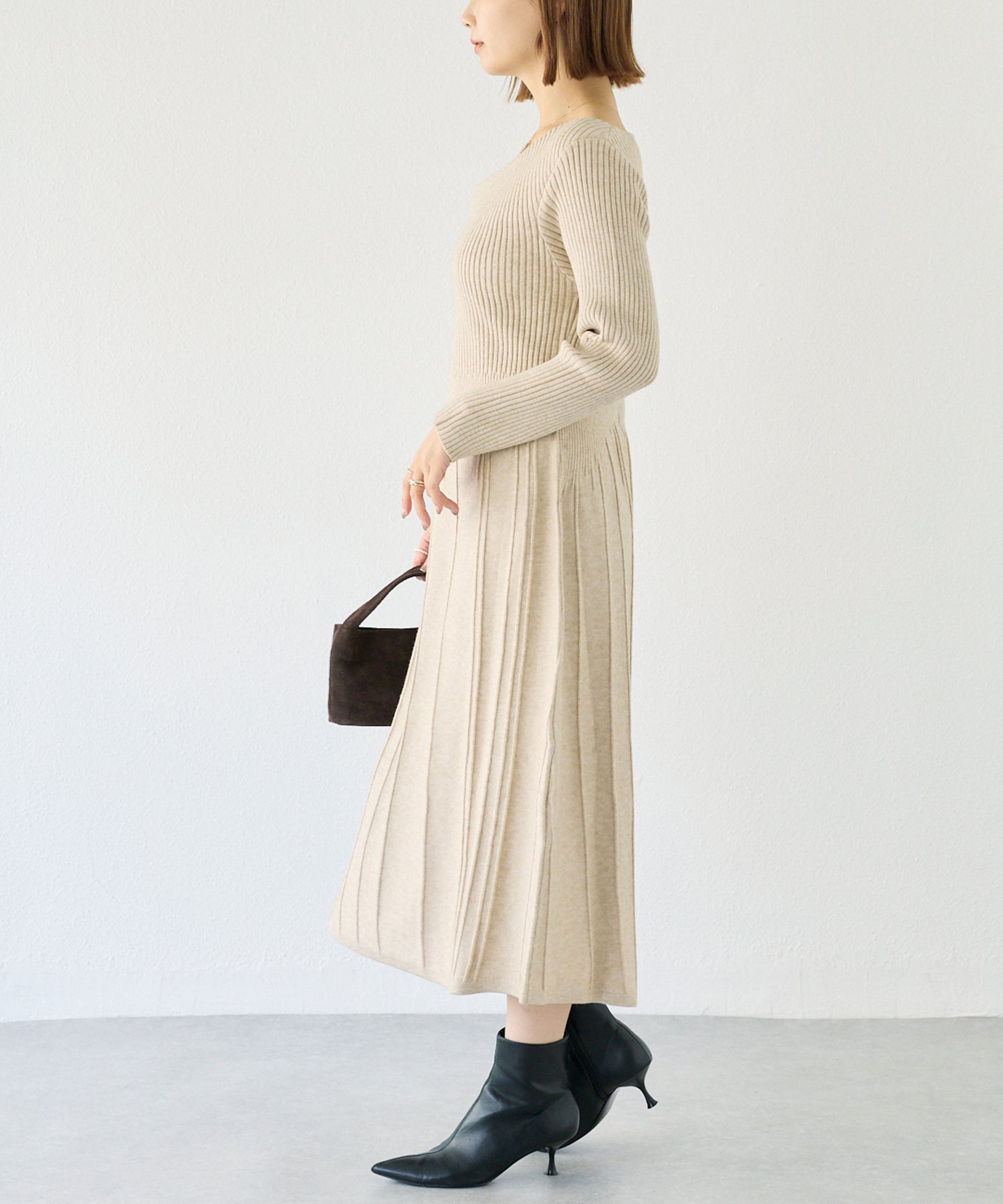 リブ切替ドレープネックニットワンピース