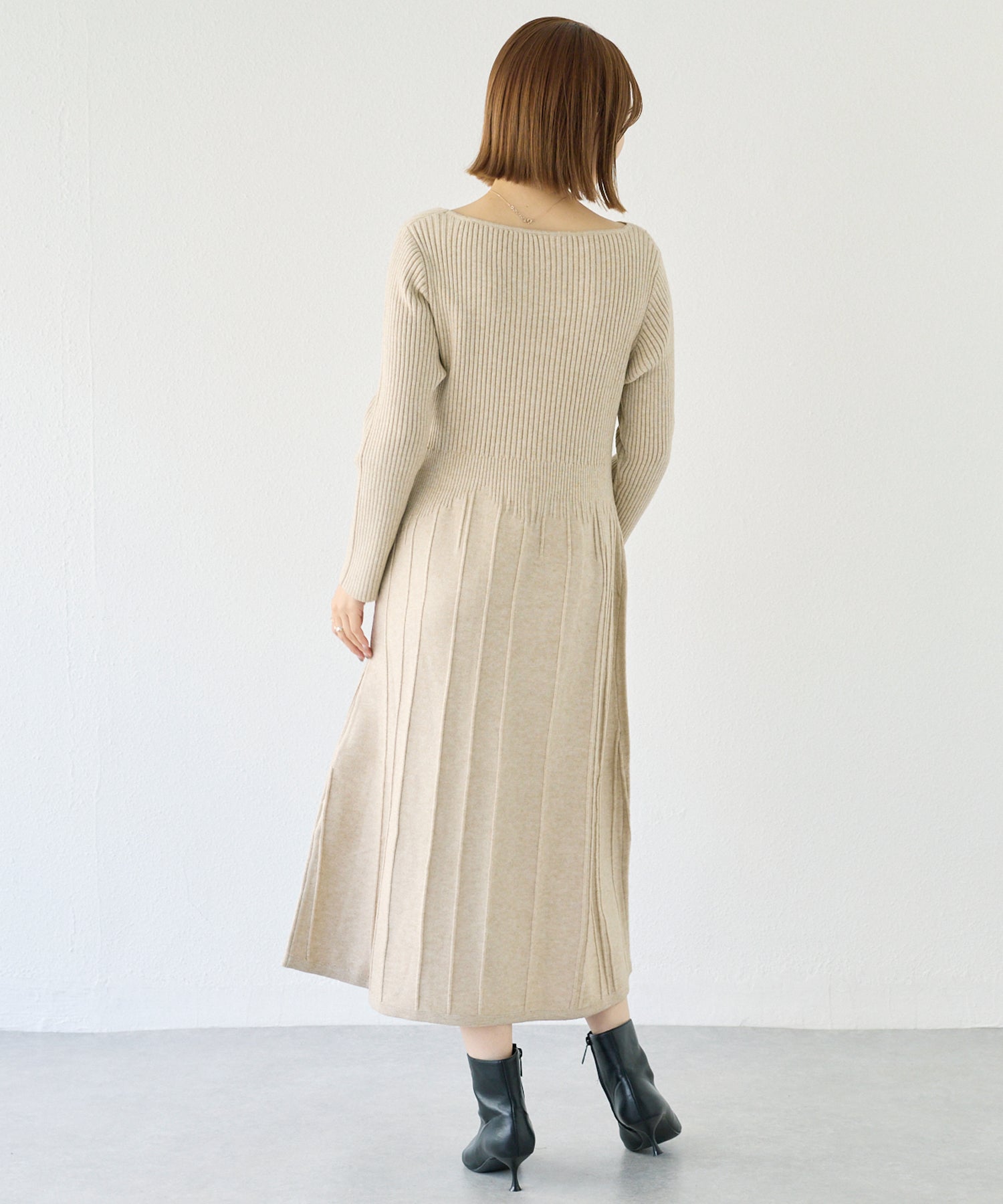リブ切替ドレープネックニットワンピース